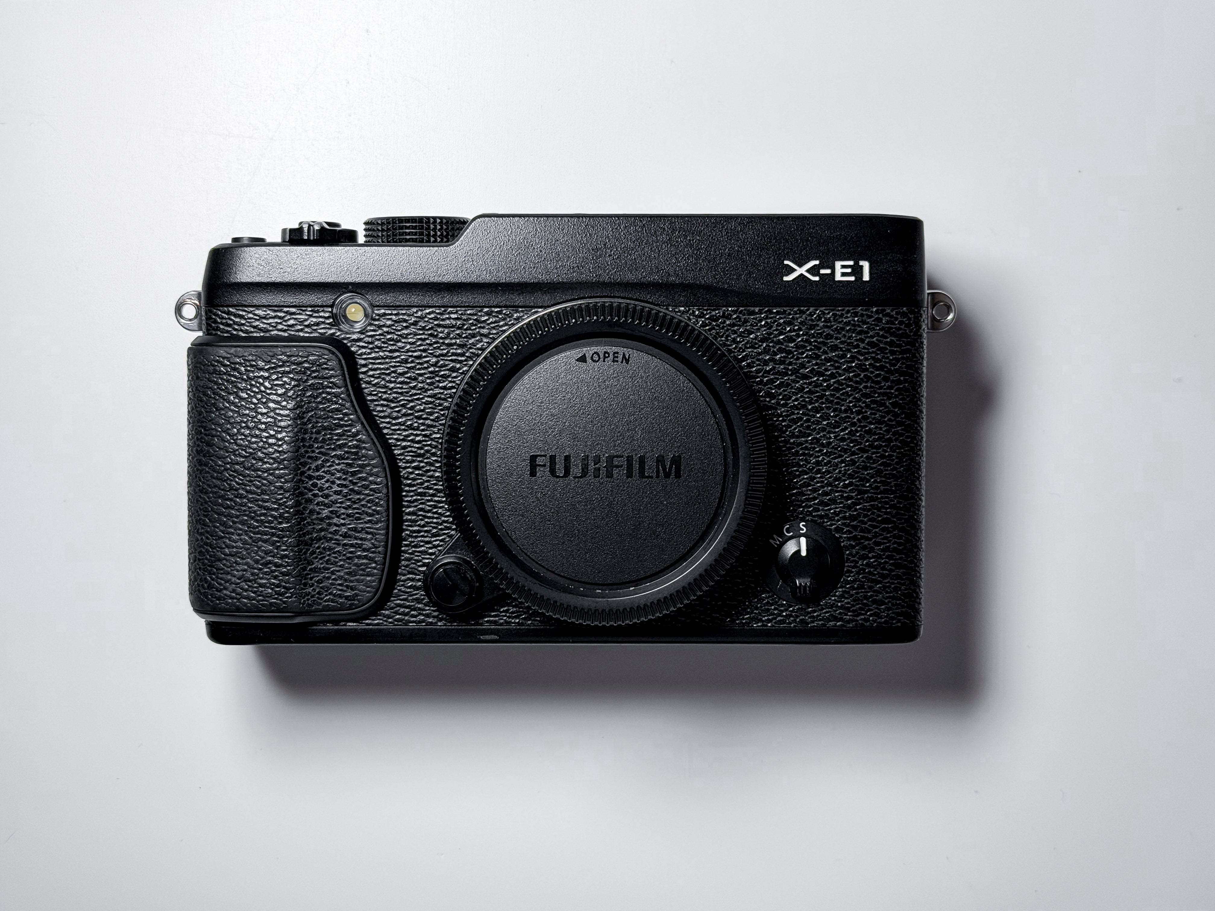 Fujifilm X-E1 Mirrorless Body X-Trans EVF XE1 - 1 Year Warranty, Excellent Fuji