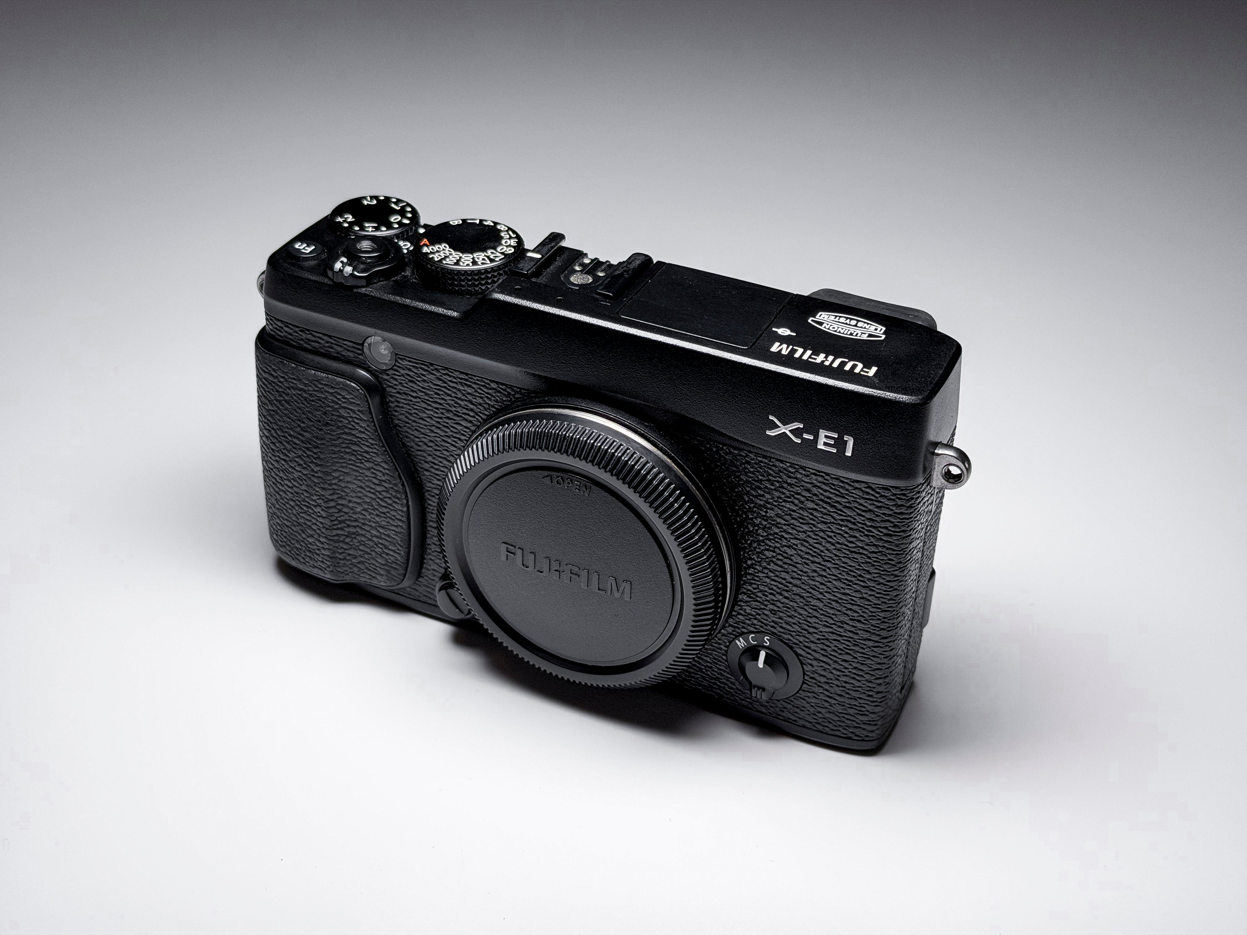 Fujifilm X-E1 Mirrorless Body X-Trans EVF XE1 - 1 Year Warranty, Excellent Fuji