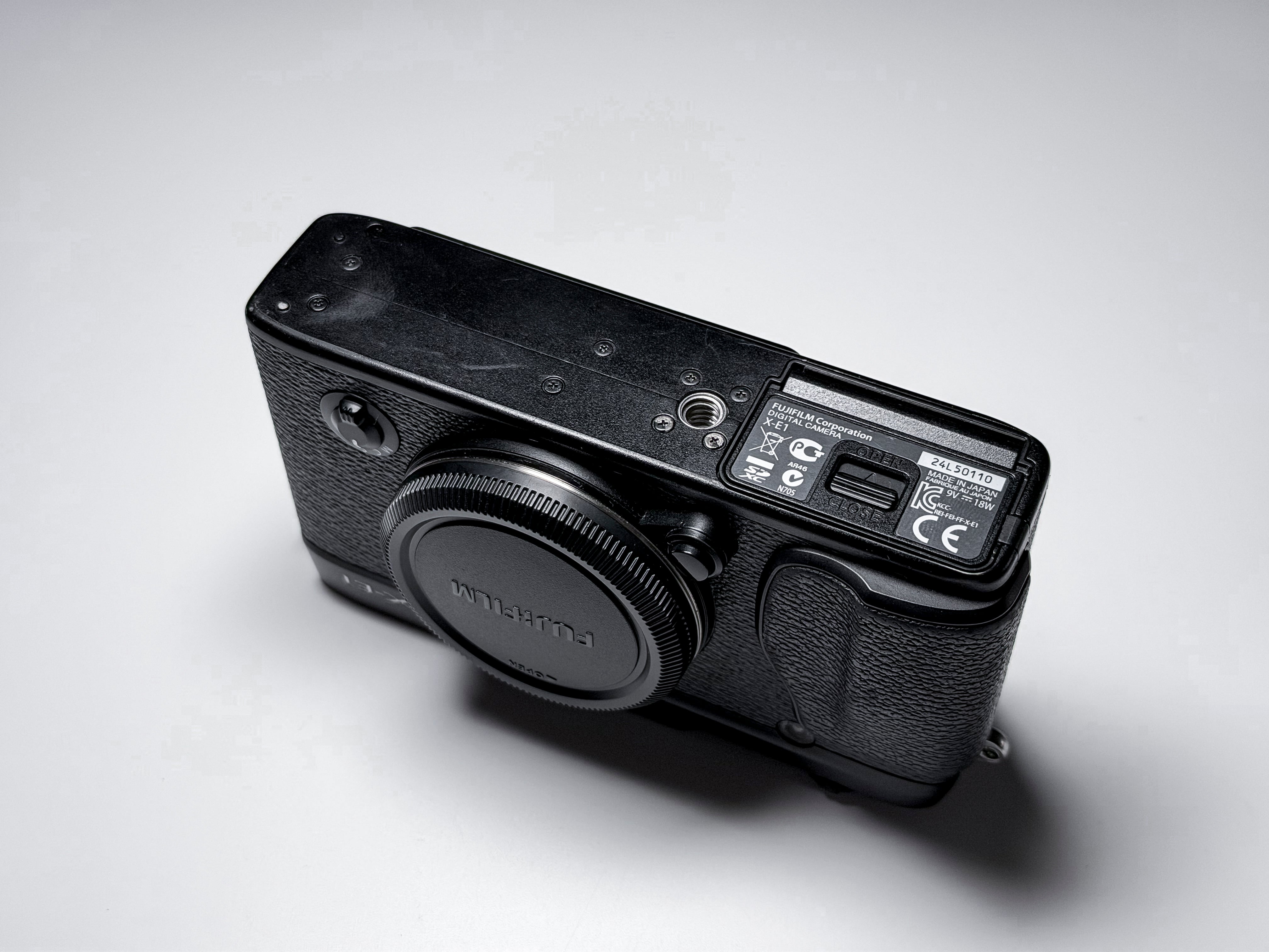 Fujifilm X-E1 Mirrorless Body X-Trans EVF XE1 - 1 Year Warranty, Excellent Fuji