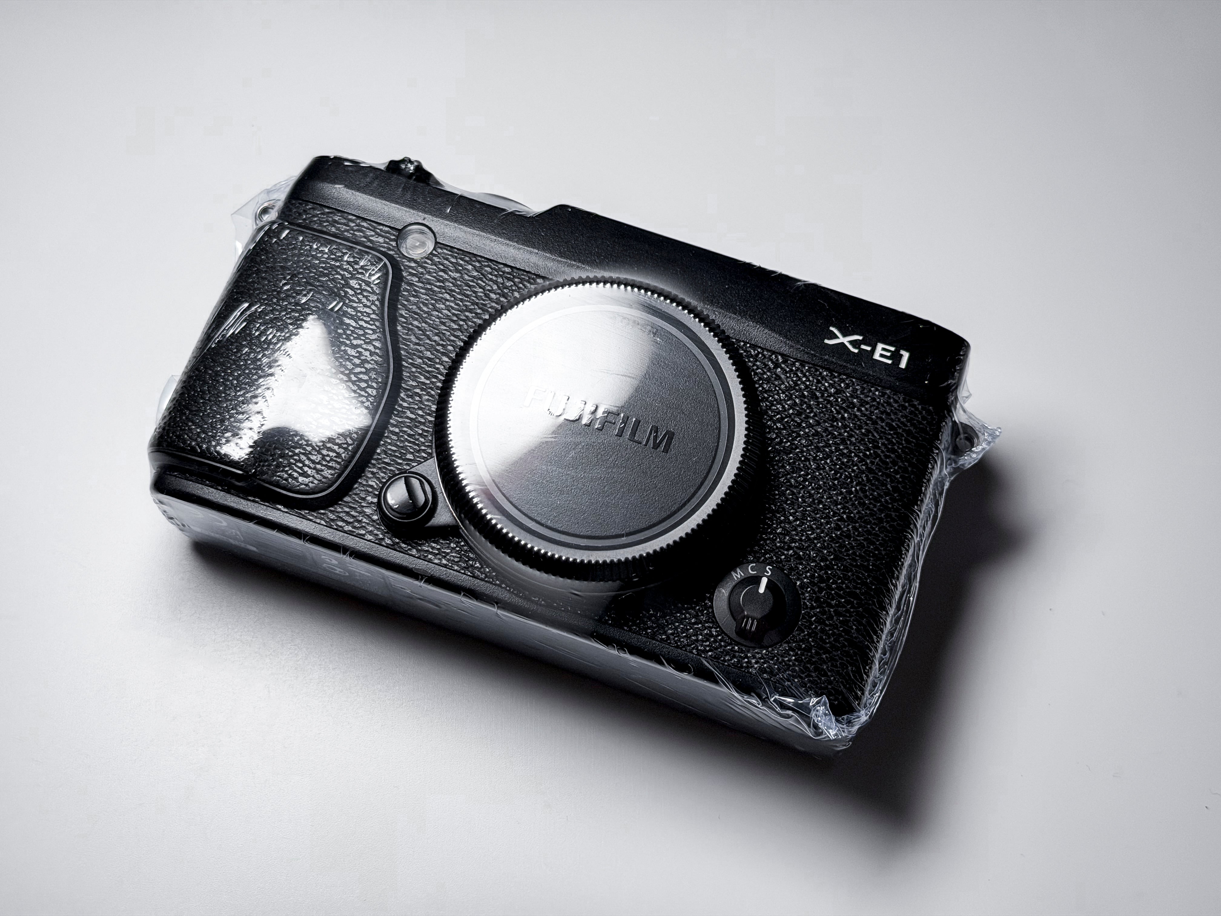 Fujifilm X-E1 Mirrorless Body X-Trans EVF XE1 - 1 Year Warranty, Excellent Fuji