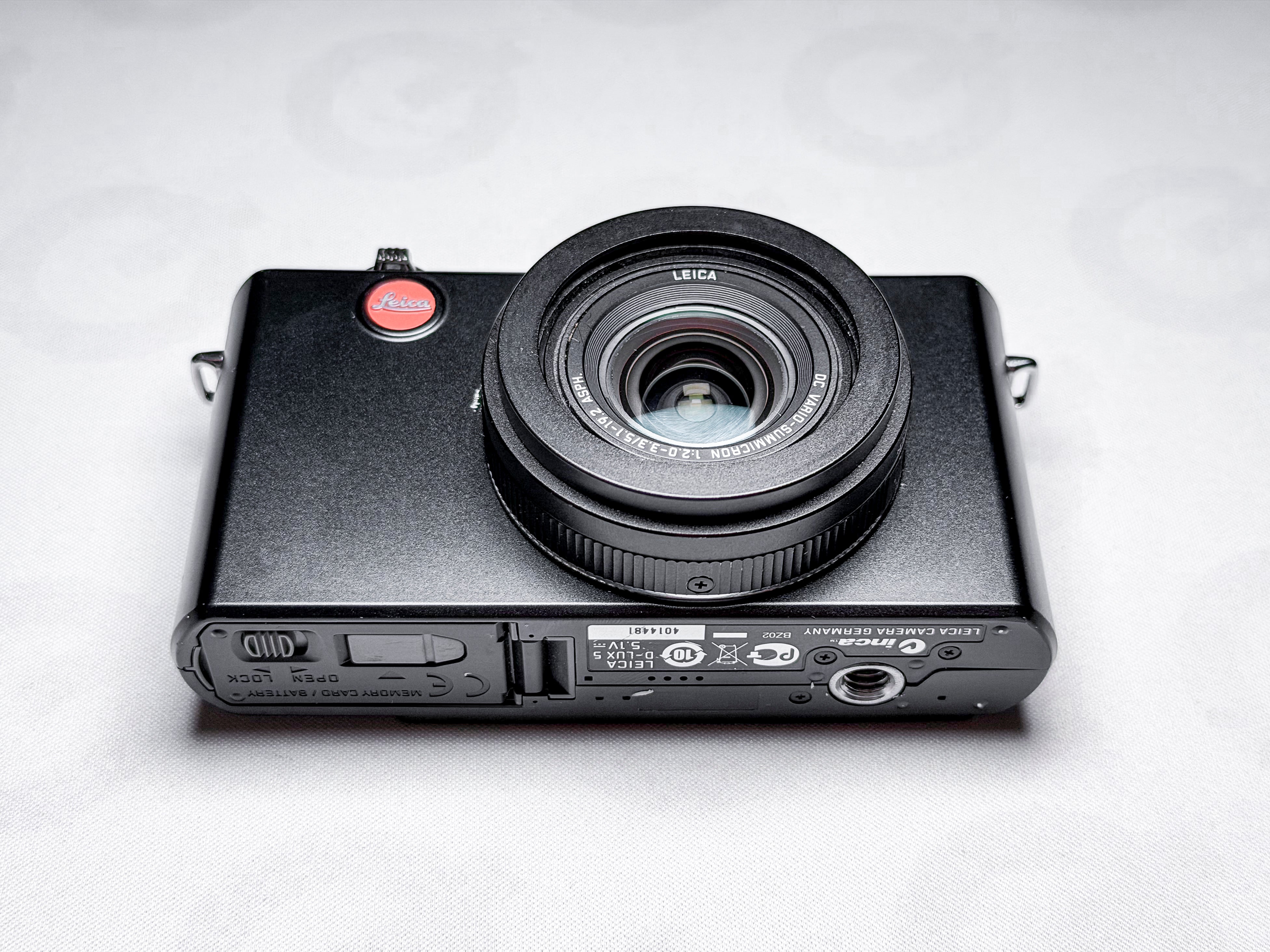 Leica D-Lux 5 CCD Camera Summicron 24-90mm - 1 Year Warranty, Excellent