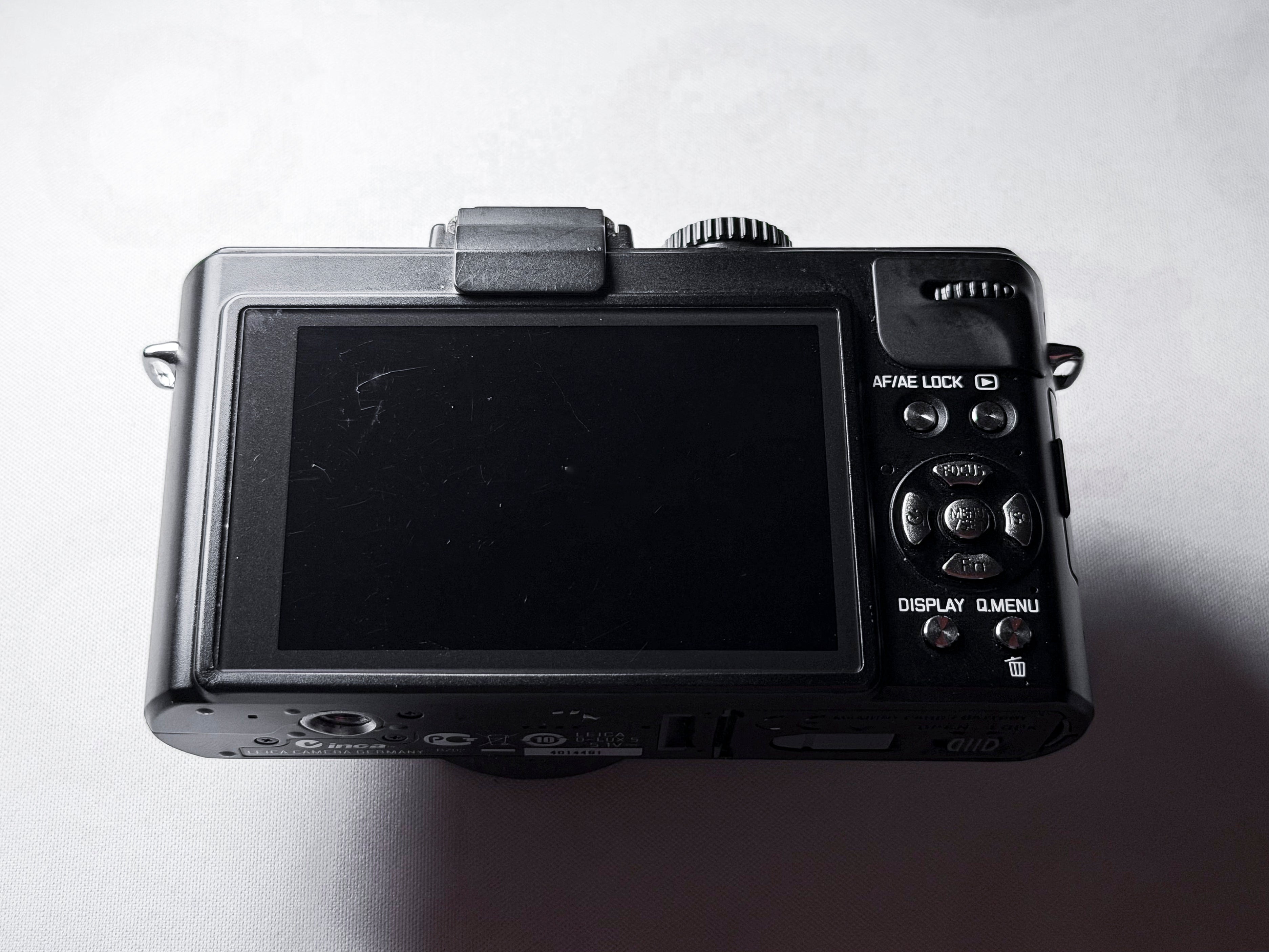 Leica D-Lux 5 CCD Camera Summicron 24-90mm - 1 Year Warranty, Excellent