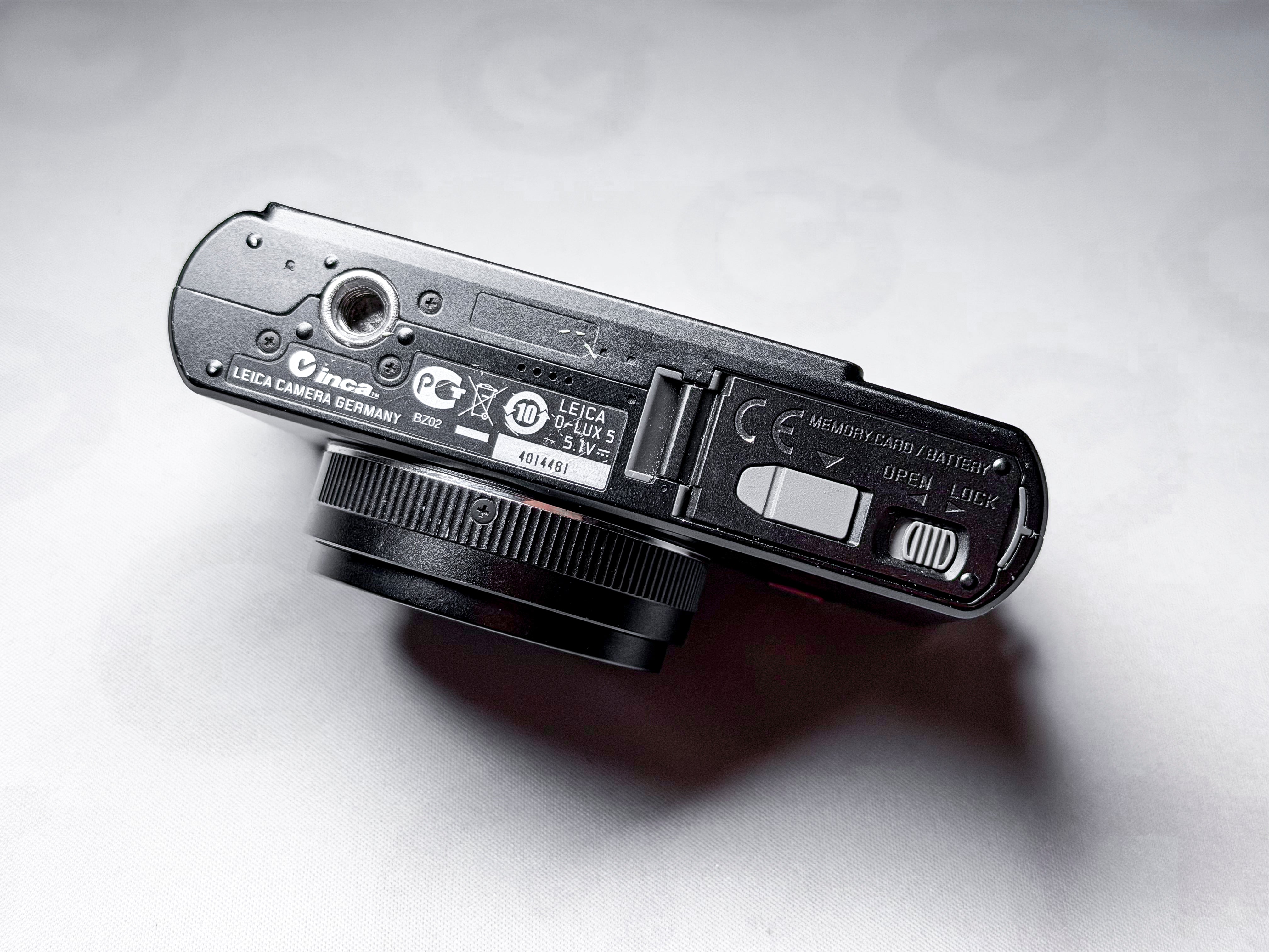Leica D-Lux 5 CCD Camera Summicron 24-90mm - 1 Year Warranty, Excellent