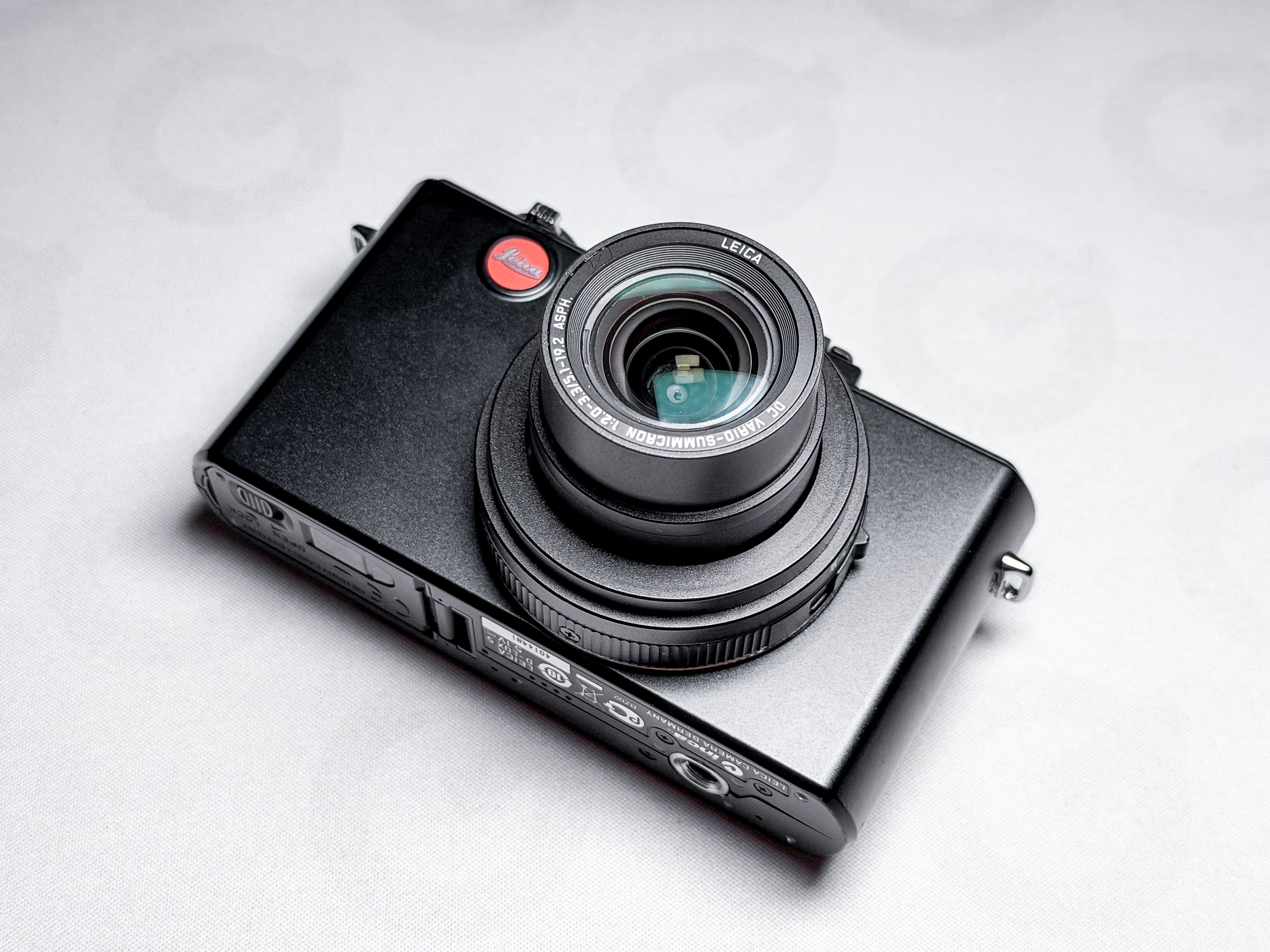 Leica D-Lux 5 CCD Camera Summicron 24-90mm - 1 Year Warranty, Excellent