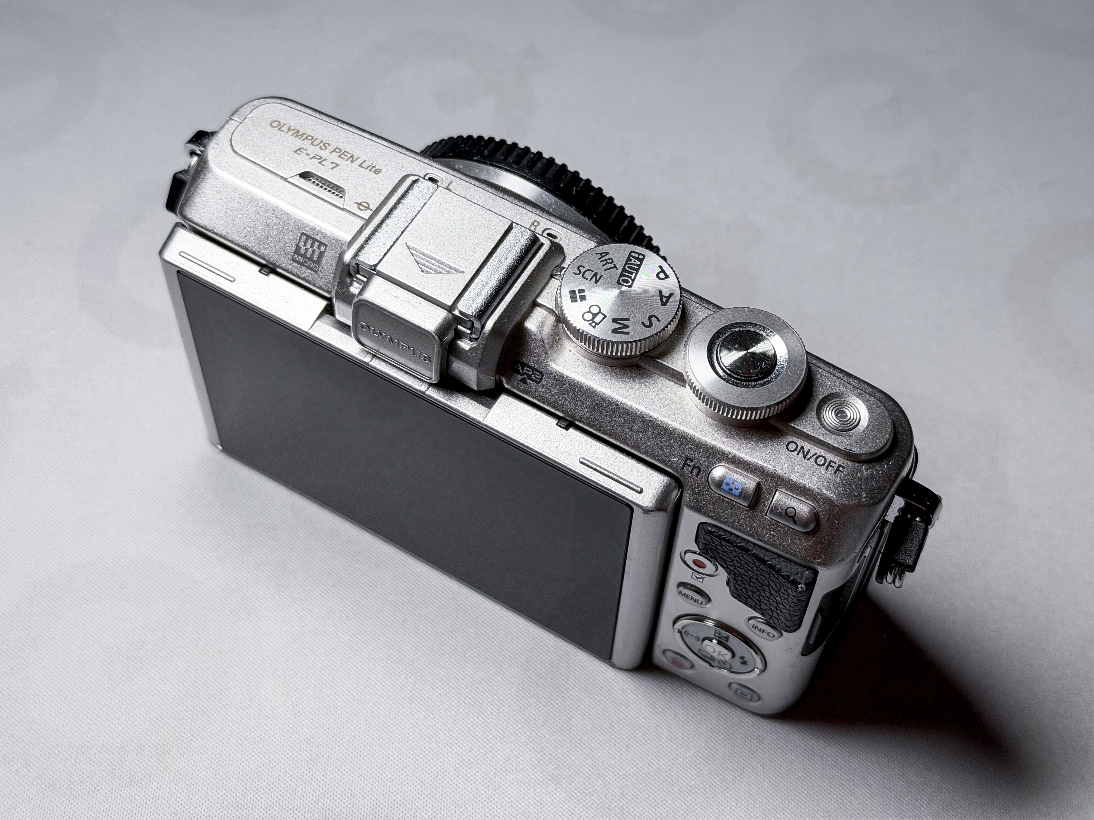 Olympus Pen E-PL7 + Zuiko 14-42 M43 MFT Camera - 1 Year Warranty, Excellent EPL7