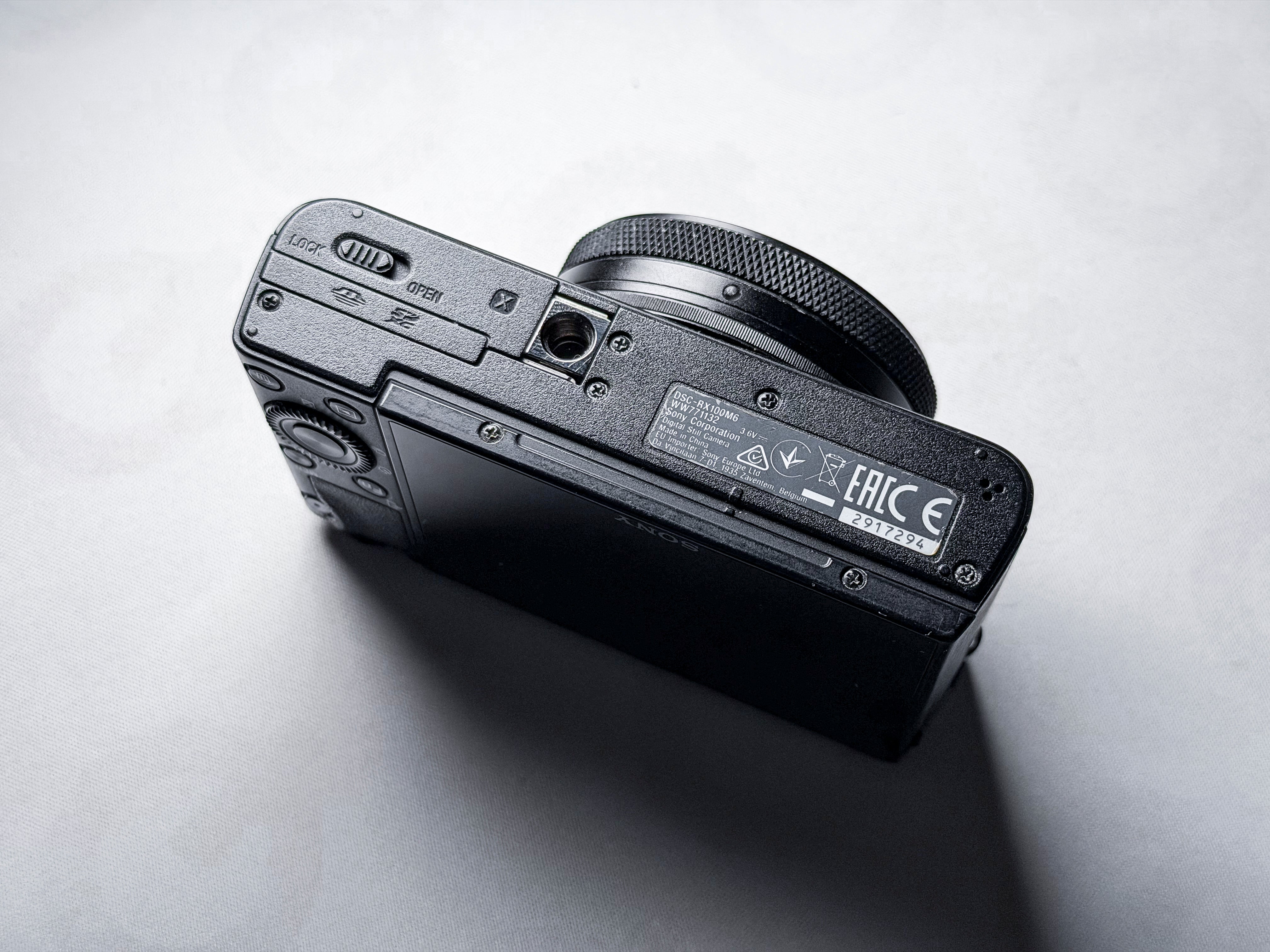 Sony RX100 VI Cyber-shot - Working, Flash Error