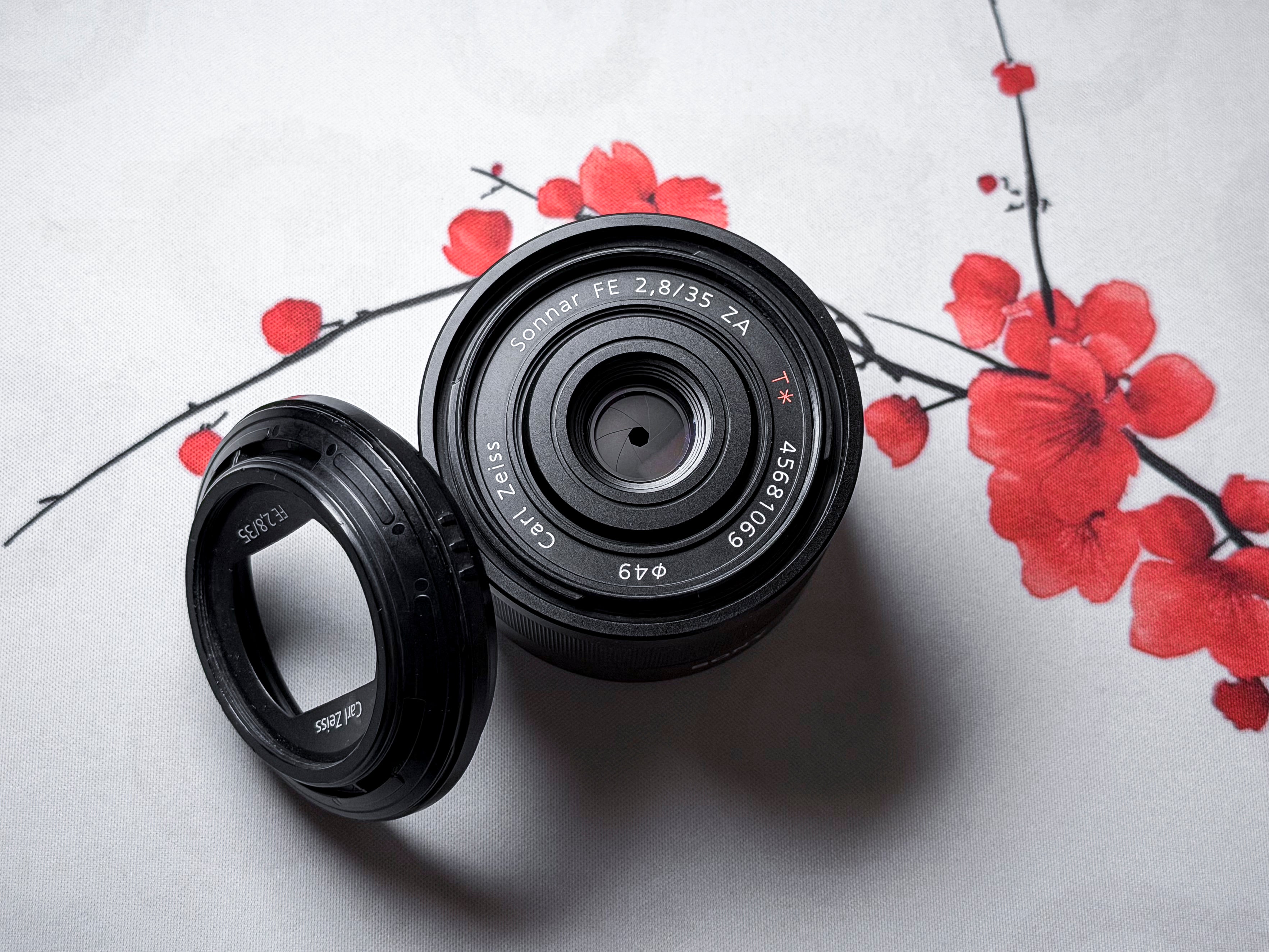 Sony Zeiss Sonnar 35mm f/2.8 FE ZA Lens for Mirrorless - 1 Year Warranty, Exc.