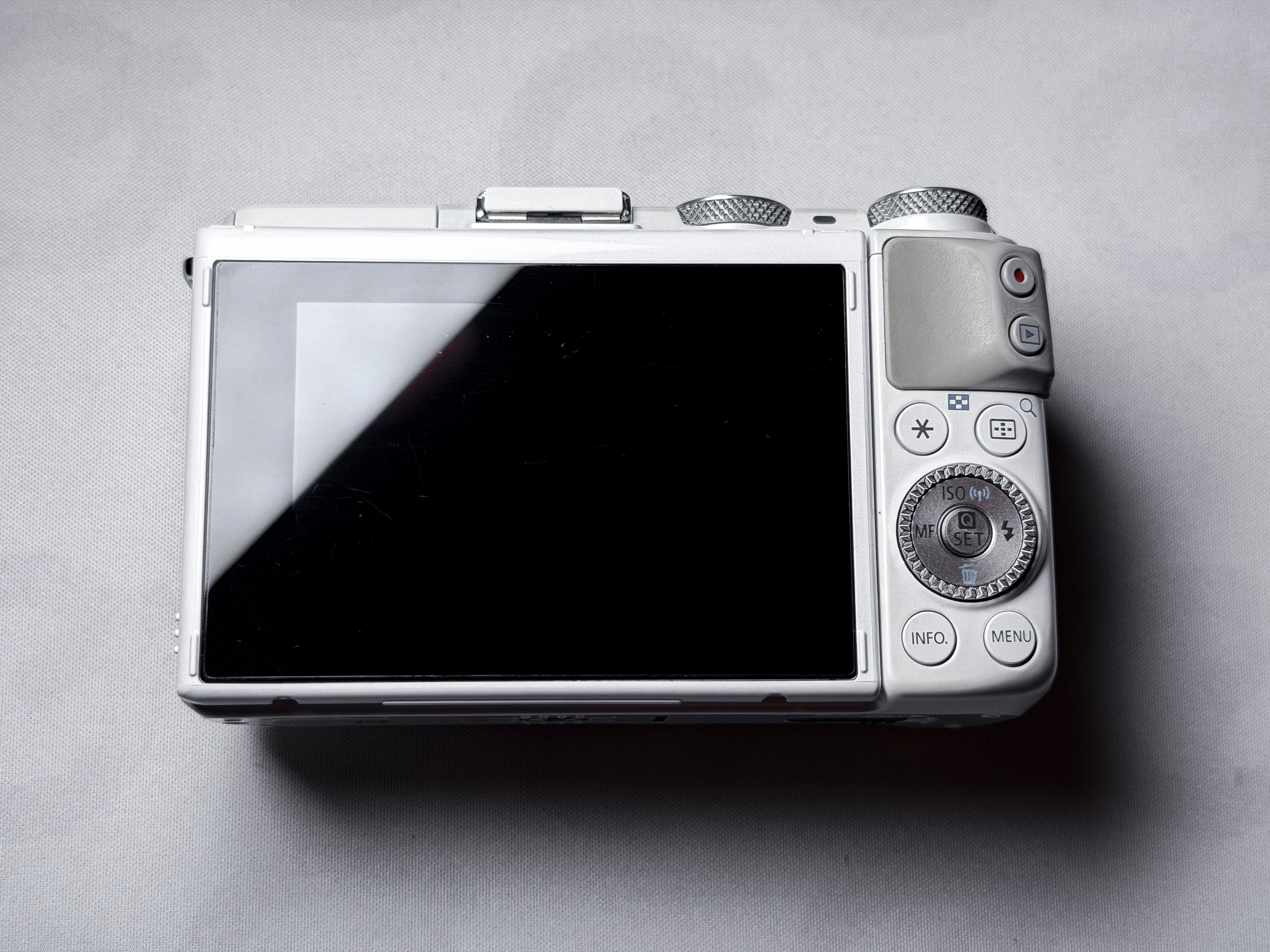 Canon EOS M3 Mirrorless Body APS-C 24.2 Mpx - 1 Year Warranty, Excellent