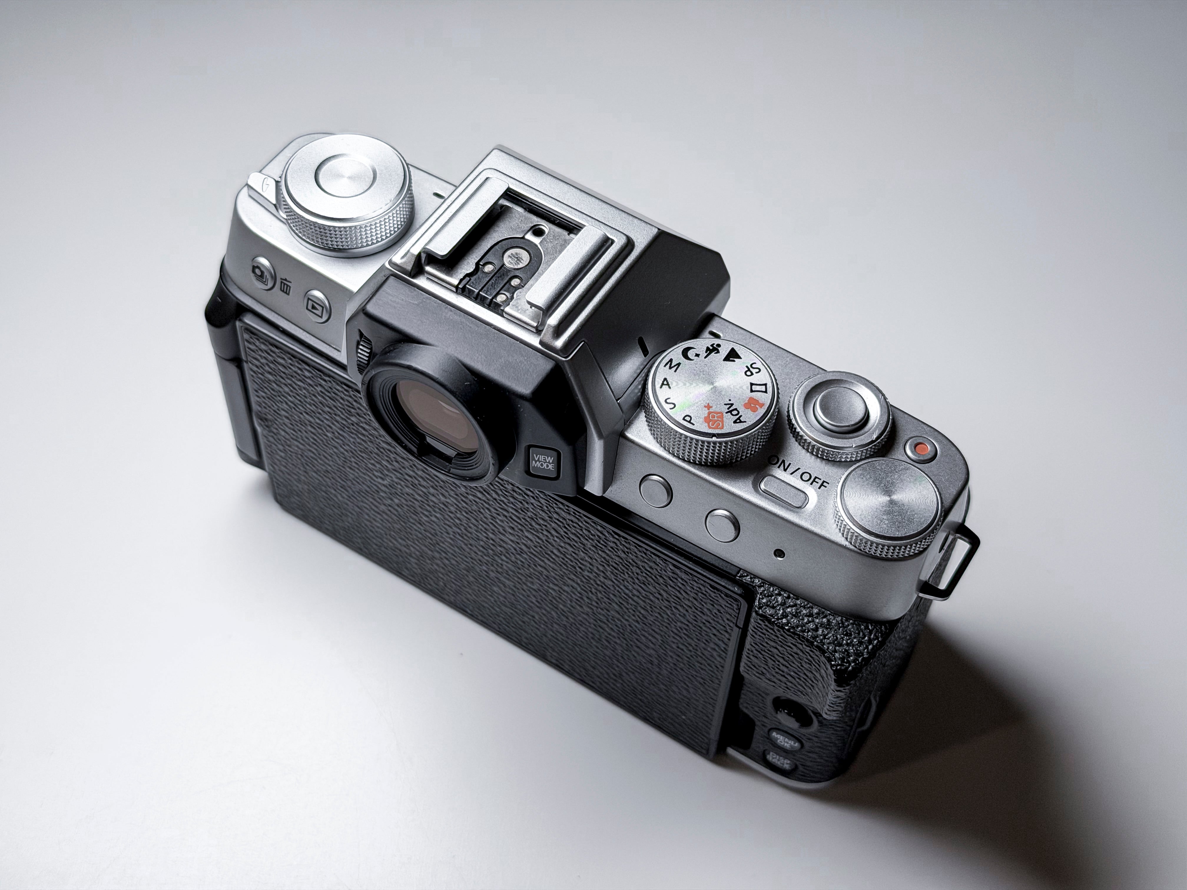 Fujifilm X-T200 APS-C Mirrorless - 1 Year Warranty, Perfectly Working Fuji XT200