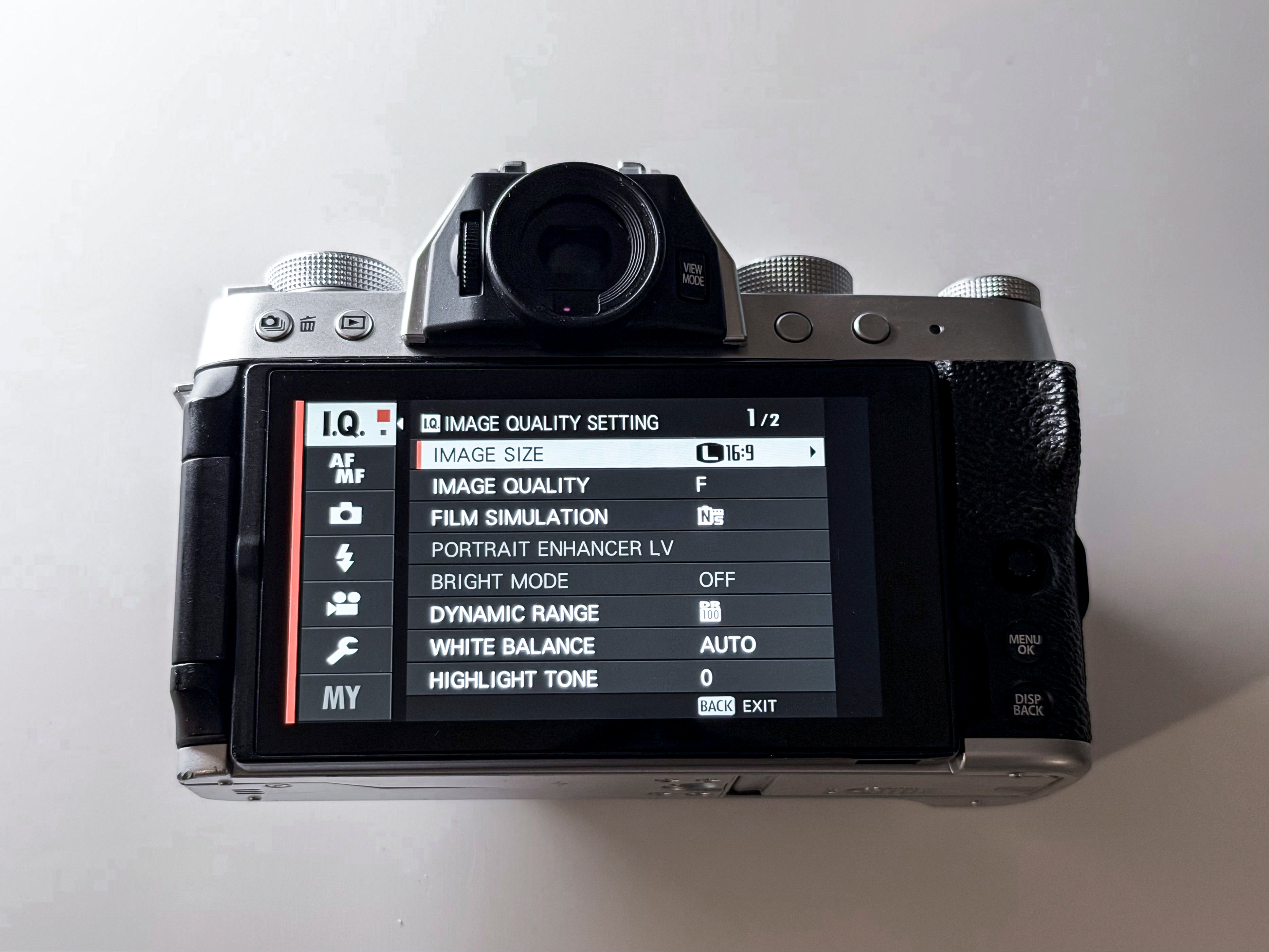 Fujifilm X-T200 APS-C Mirrorless - 1 Year Warranty, Perfectly Working Fuji XT200