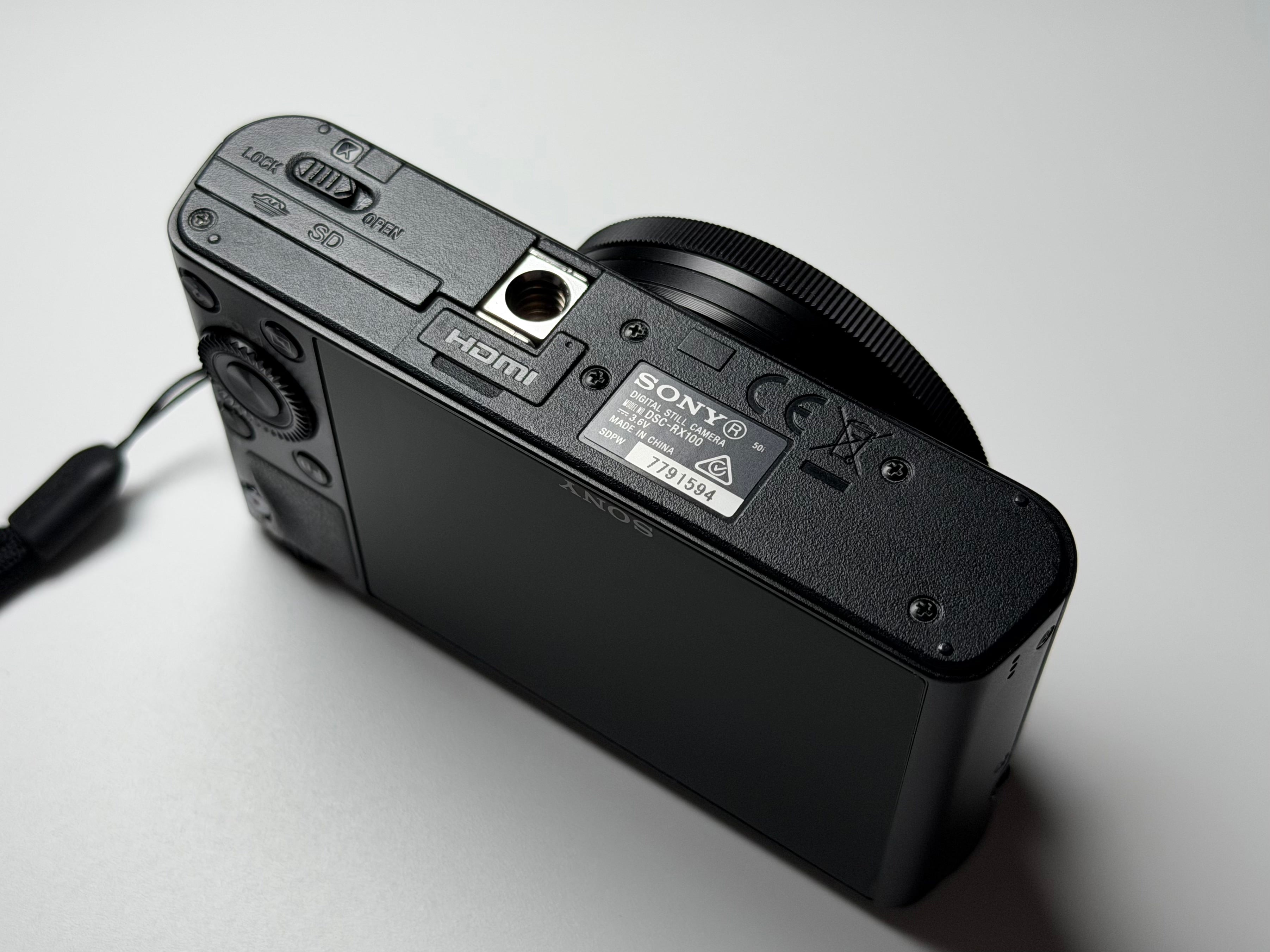 Sony RX100 Cyber-shot Digital Camera 20.2 Mpx - 1 Year Warranty RX 100 RX-100