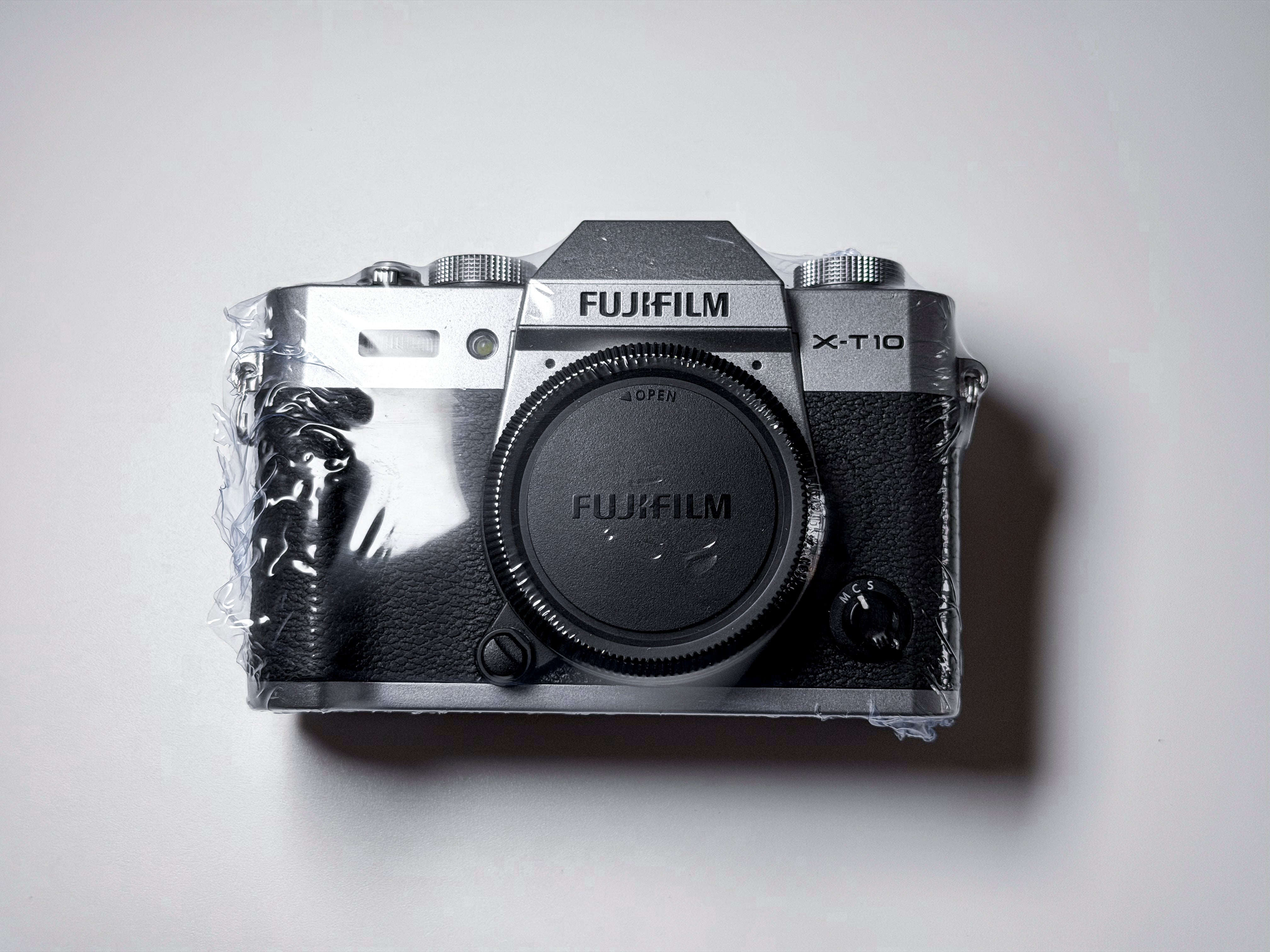 Fujifilm X-T10 Mirrorless APS-C Body Fuji XT10 - 1 Year Warranty, Excellent