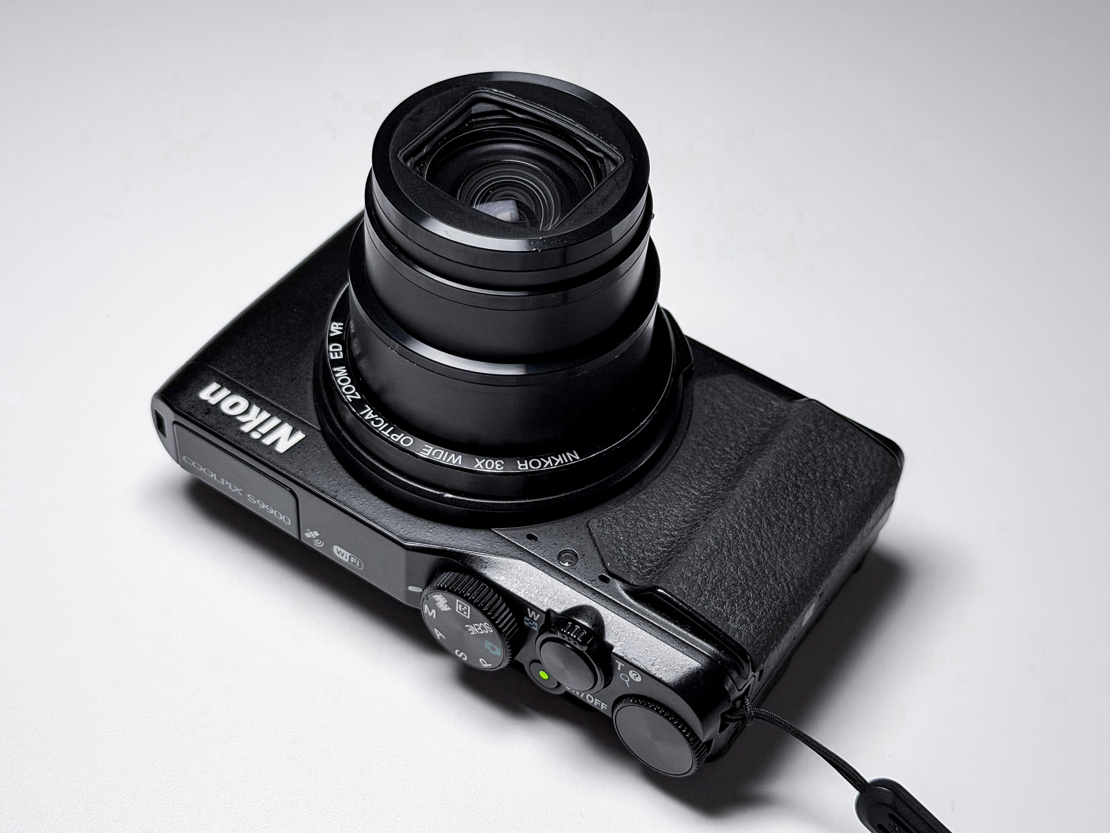 Nikon Coolpix S9900 30x Zoom 16 Mpx - 1 Year Warranty, Excellent