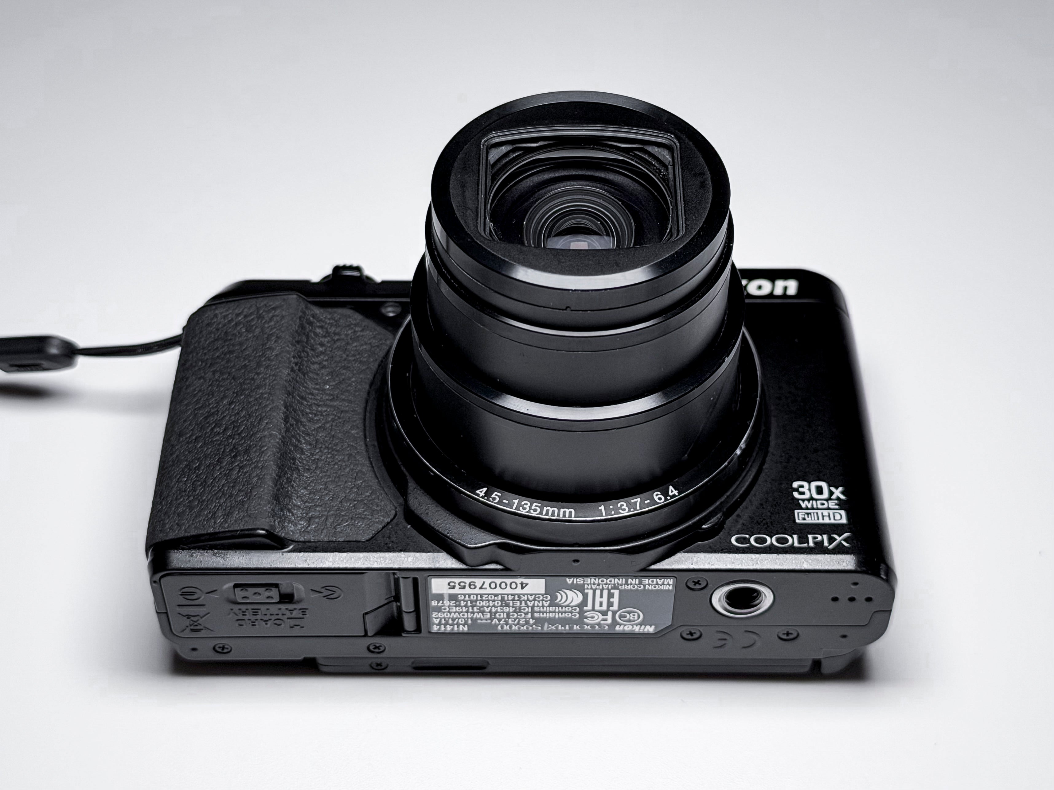 Nikon Coolpix S9900 30x Zoom 16 Mpx - 1 Year Warranty, Excellent