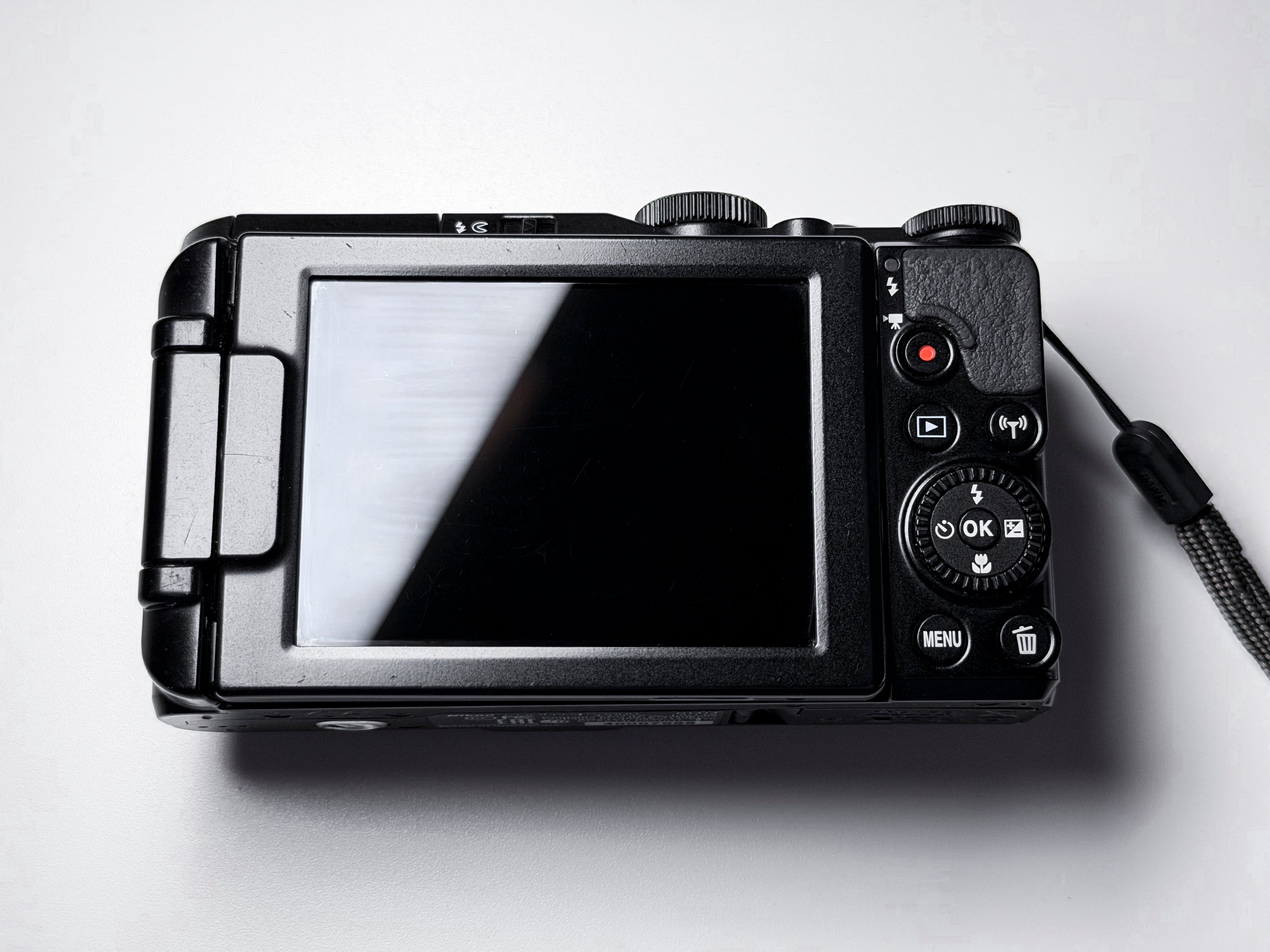 Nikon Coolpix S9900 30x Zoom 16 Mpx - 1 Year Warranty, Excellent