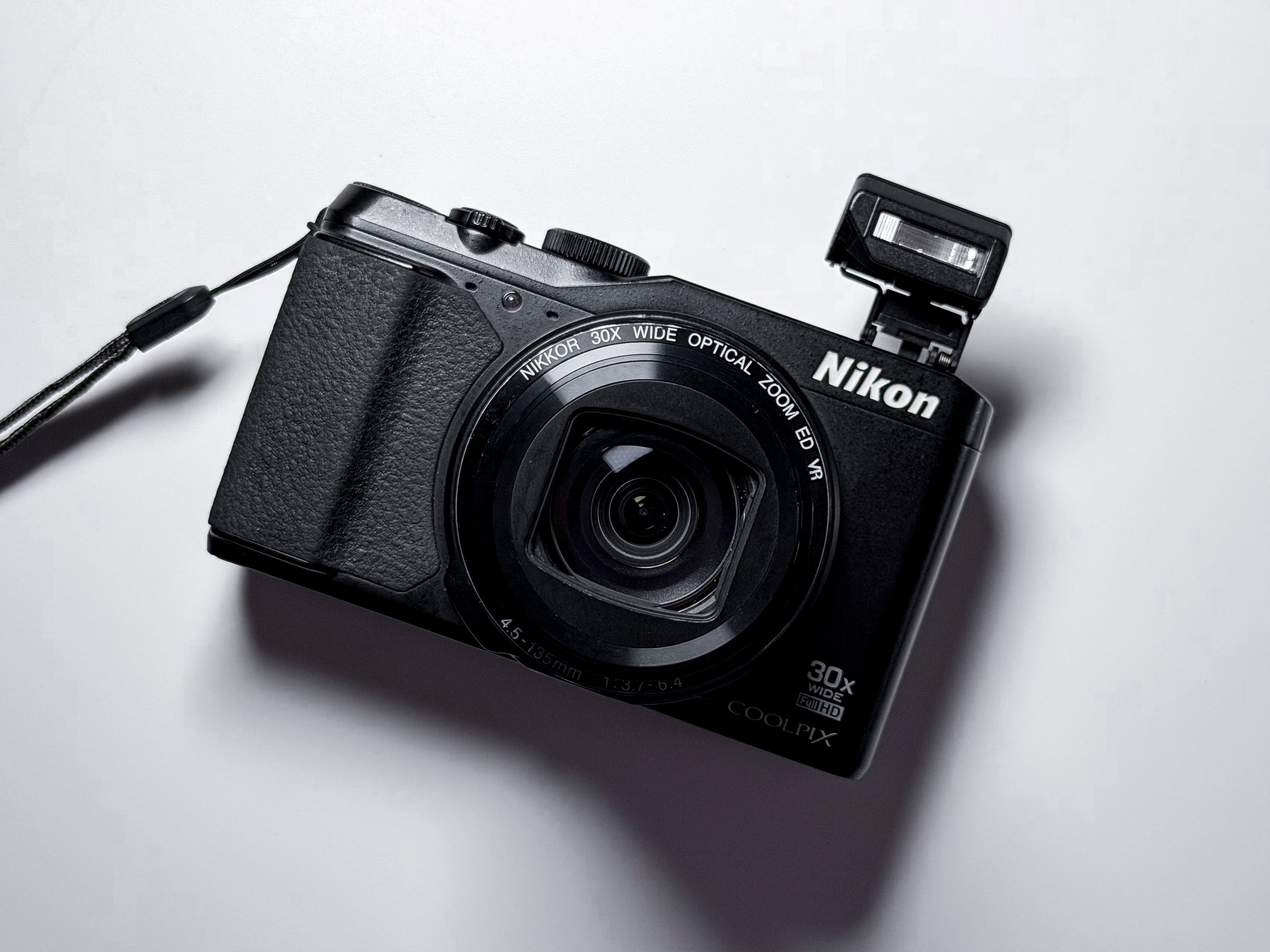 Nikon Coolpix S9900 30x Zoom 16 Mpx - 1 Year Warranty, Excellent