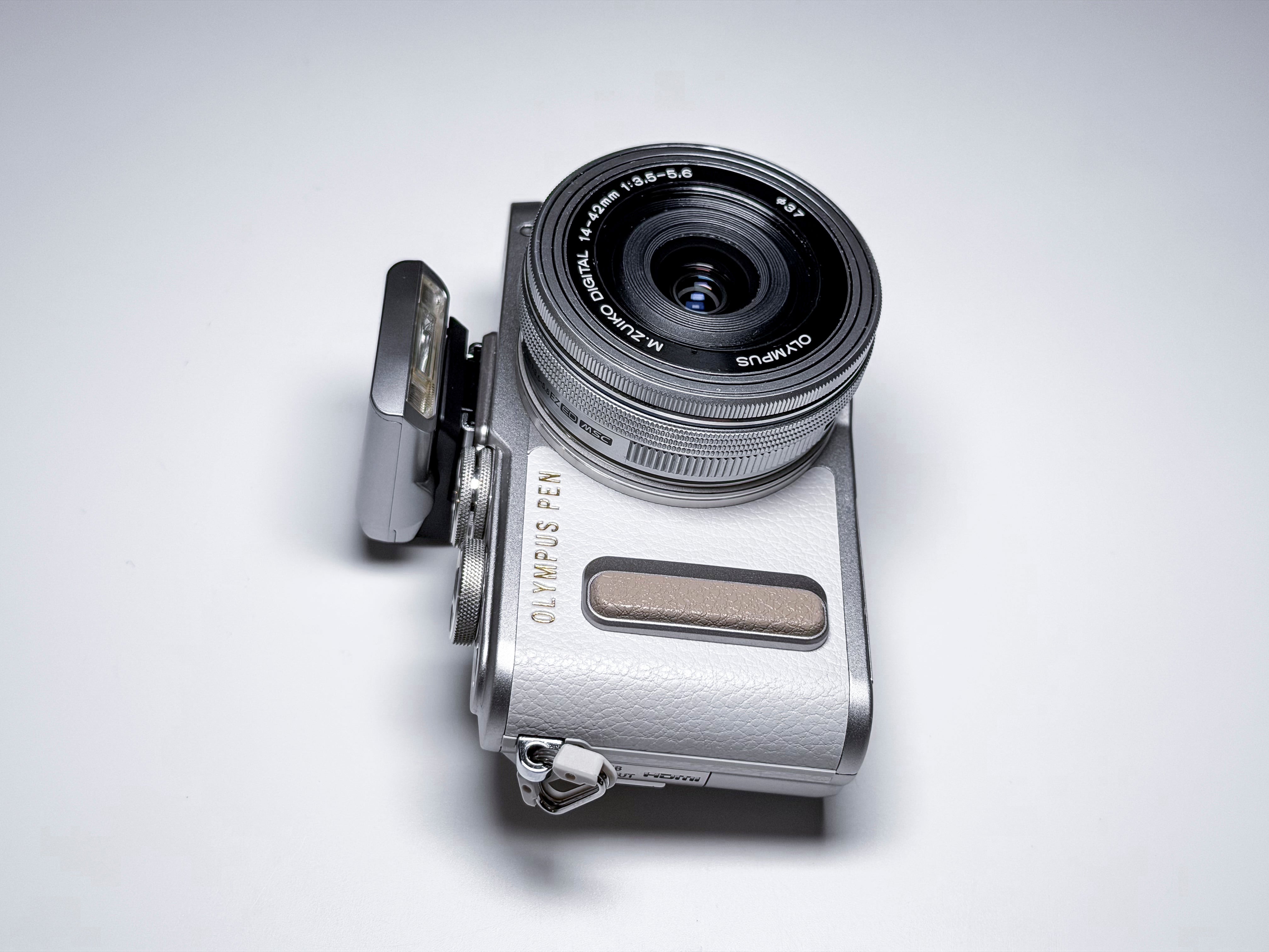 Olympus Pen E-PL8 Mirrorless M43 + 14-42 Zuiko - 1 Year Warranty, Excellent EPL8