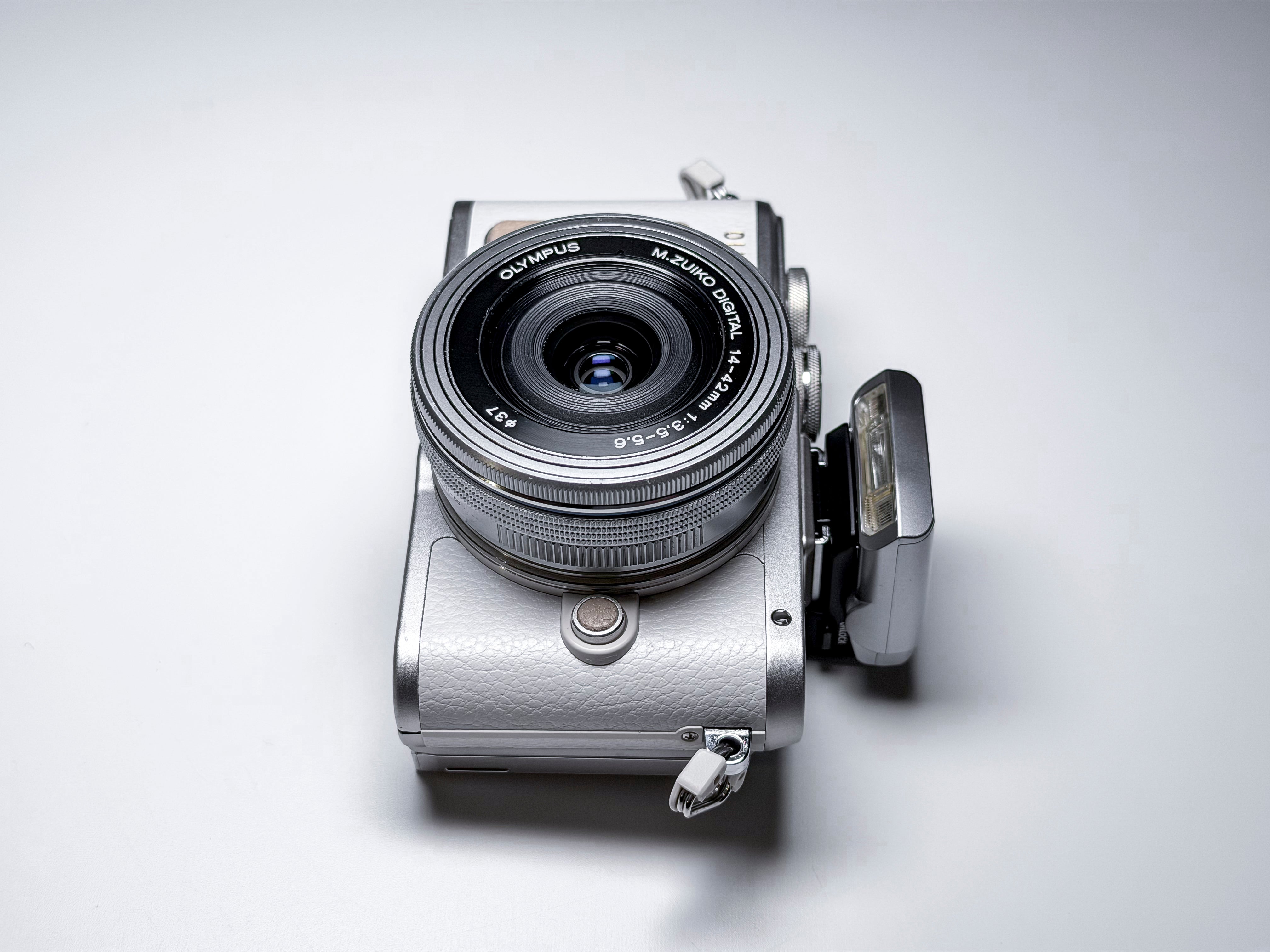 Olympus Pen E-PL8 Mirrorless M43 + 14-42 Zuiko - 1 Year Warranty, Excellent EPL8