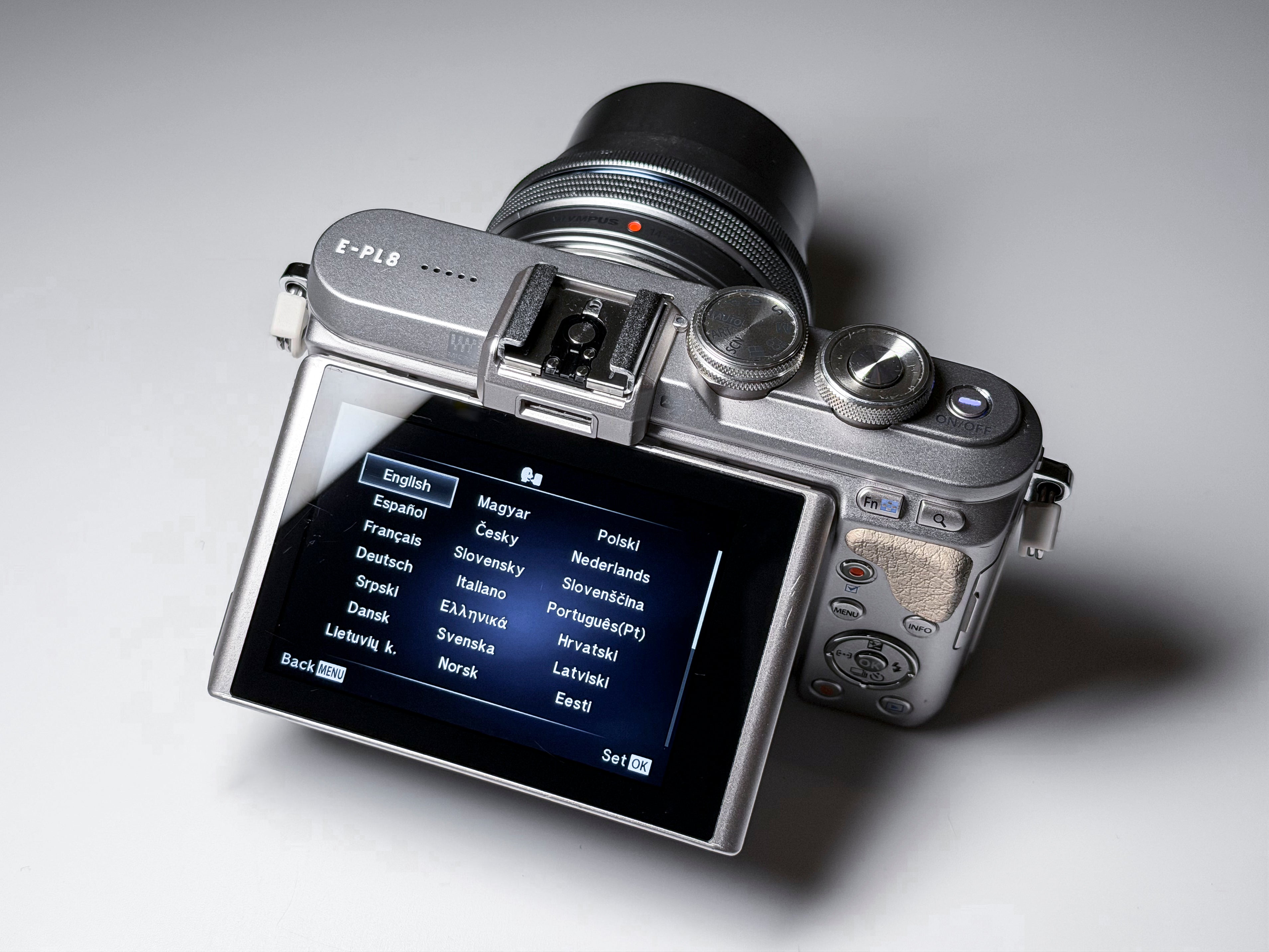 Olympus Pen E-PL8 Mirrorless M43 + 14-42 Zuiko - 1 Year Warranty, Excellent EPL8