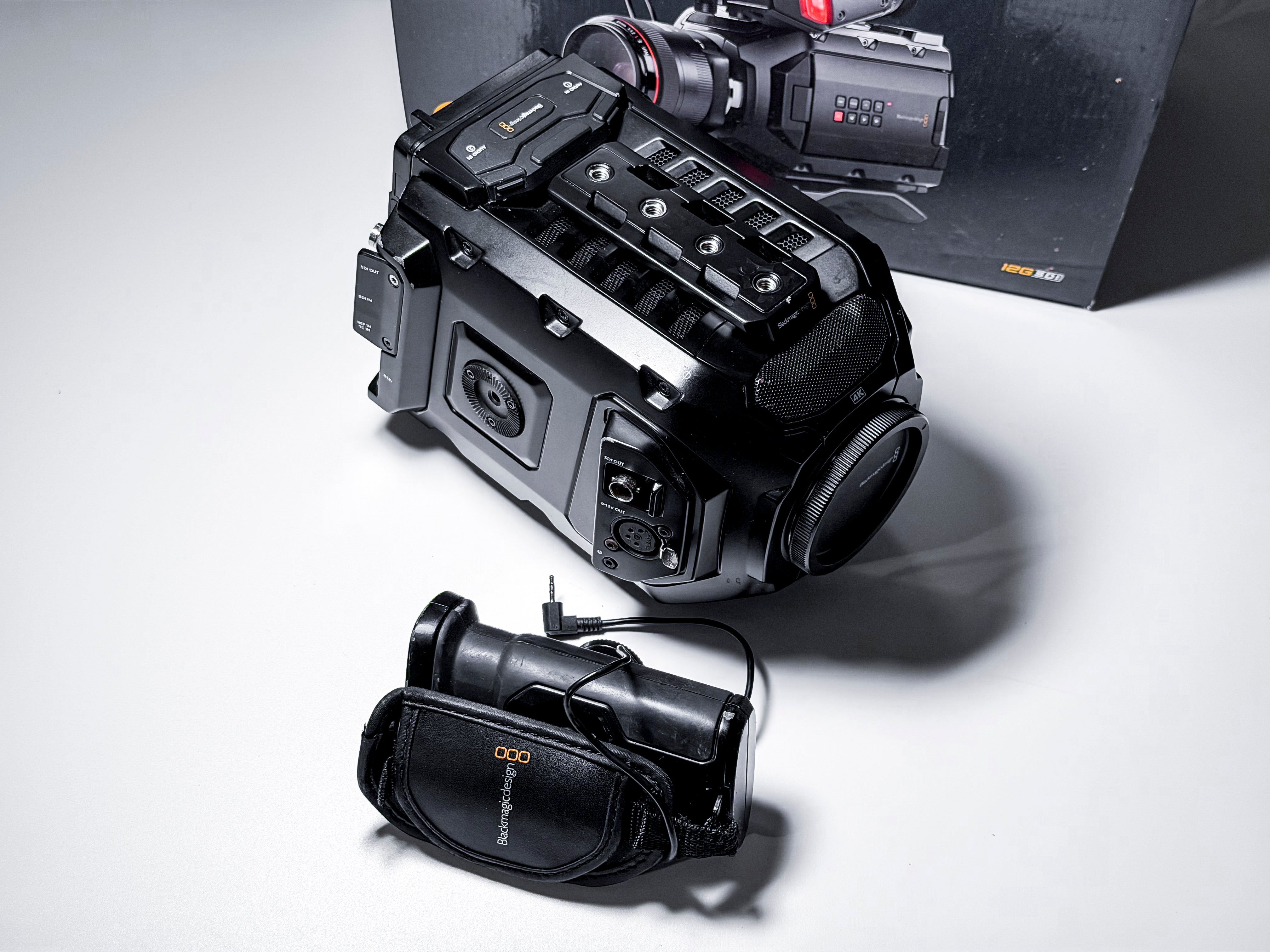 Blackmagic Design Ursa Mini 4K Canon EF Mount - Working, Read