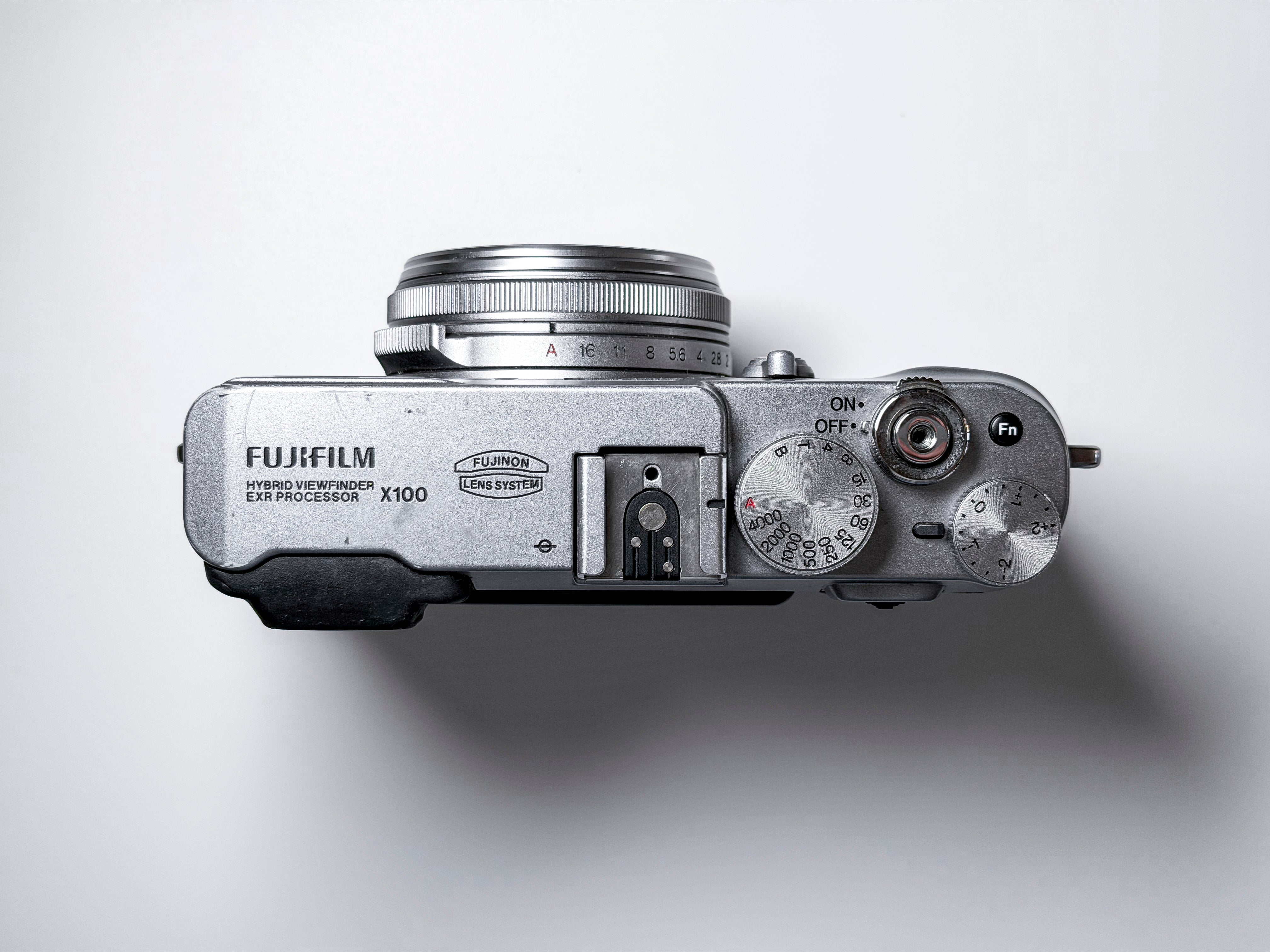 Fujifilm X100 APS-C Fuji 23mm f/2.0 - 1 Year Warranty, Perfectly Working