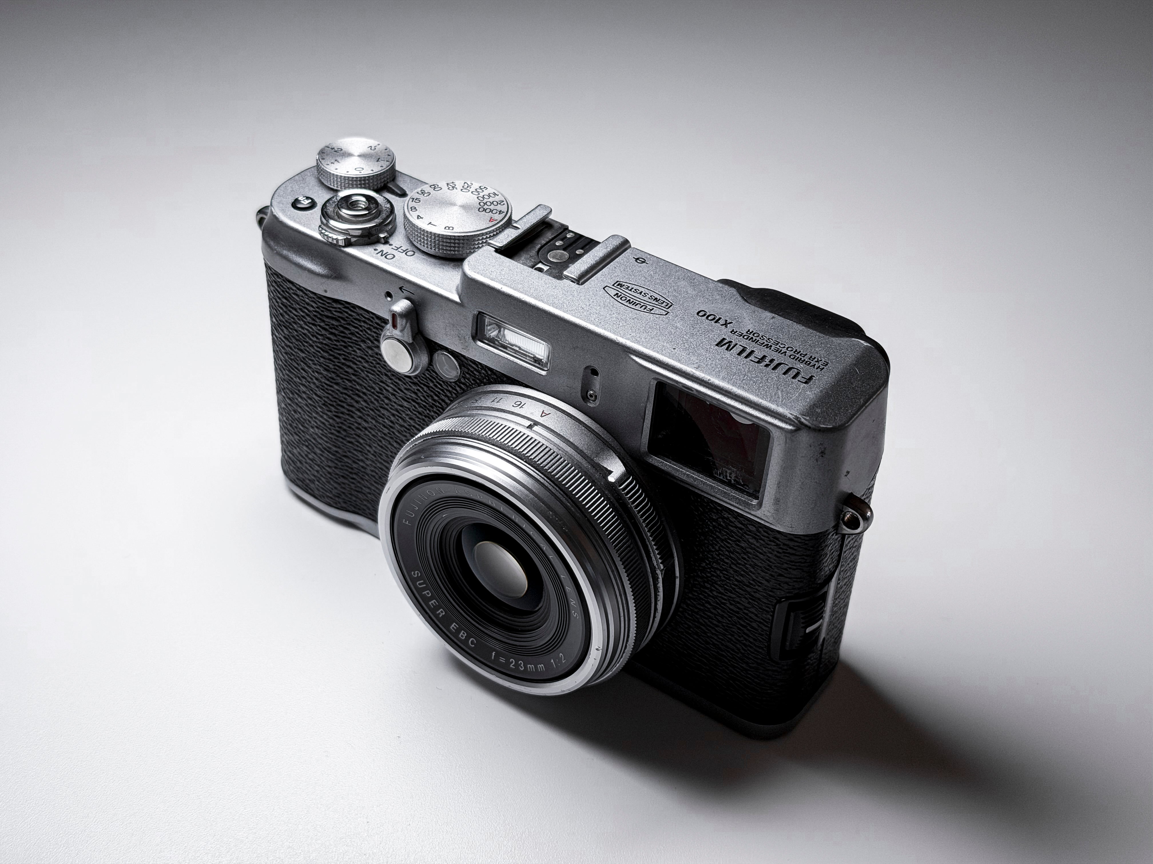 Fujifilm X100 APS-C Fuji 23mm f/2.0 - 1 Year Warranty, Perfectly Working