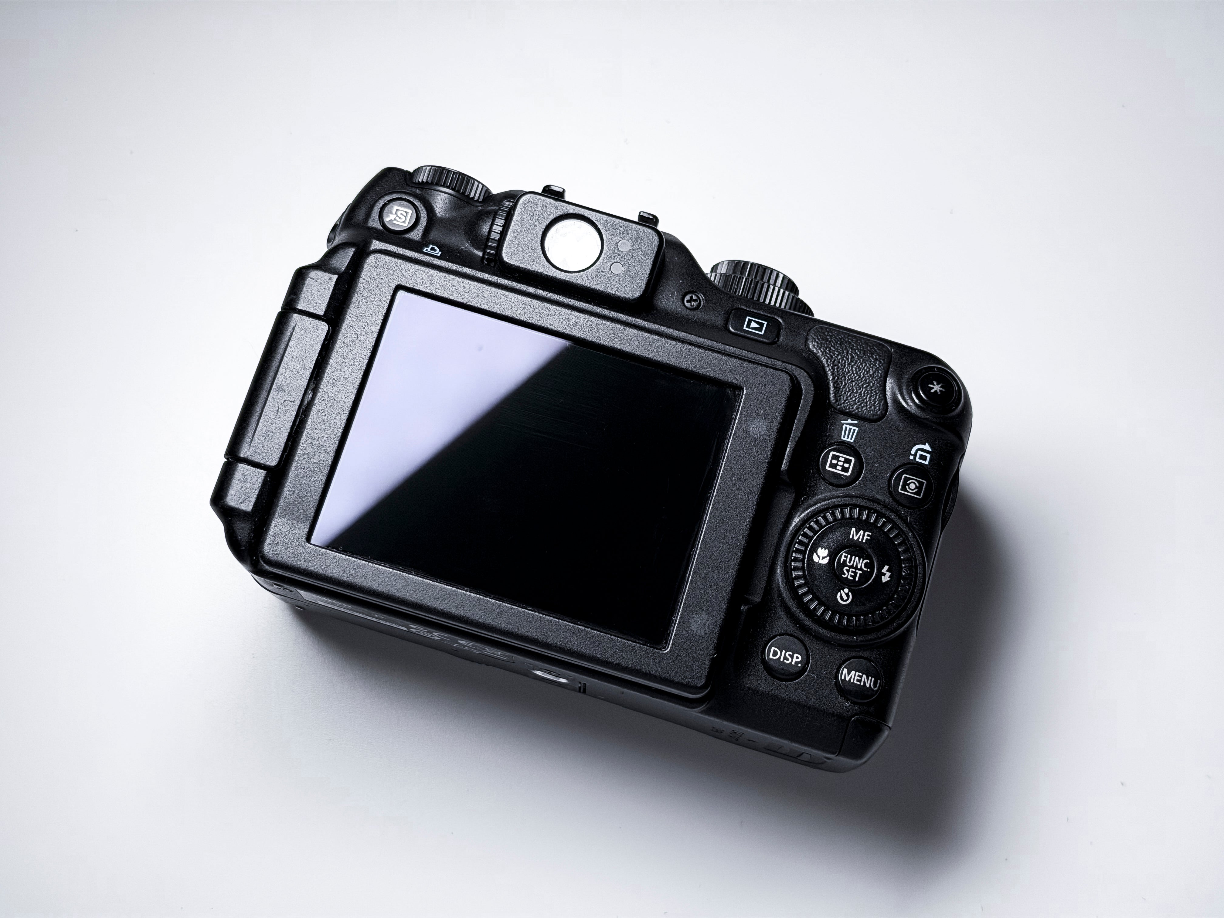 Canon G12 Powershot CCD + Waterproof Case - Excellent 1 Year Warranty