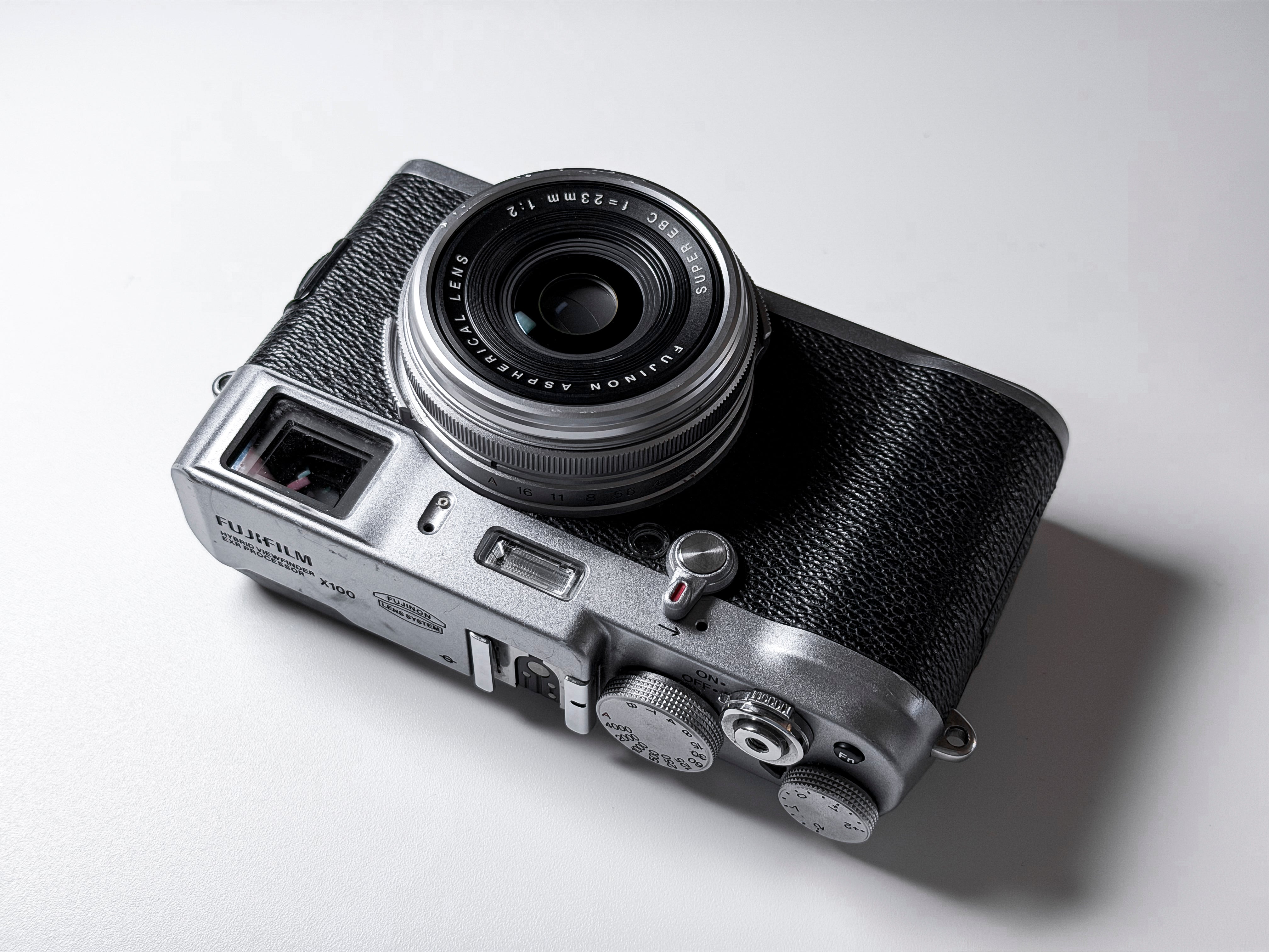 Fujifilm X100 APS-C Fuji 23mm f/2.0 - 1 Year Warranty, Perfectly Working