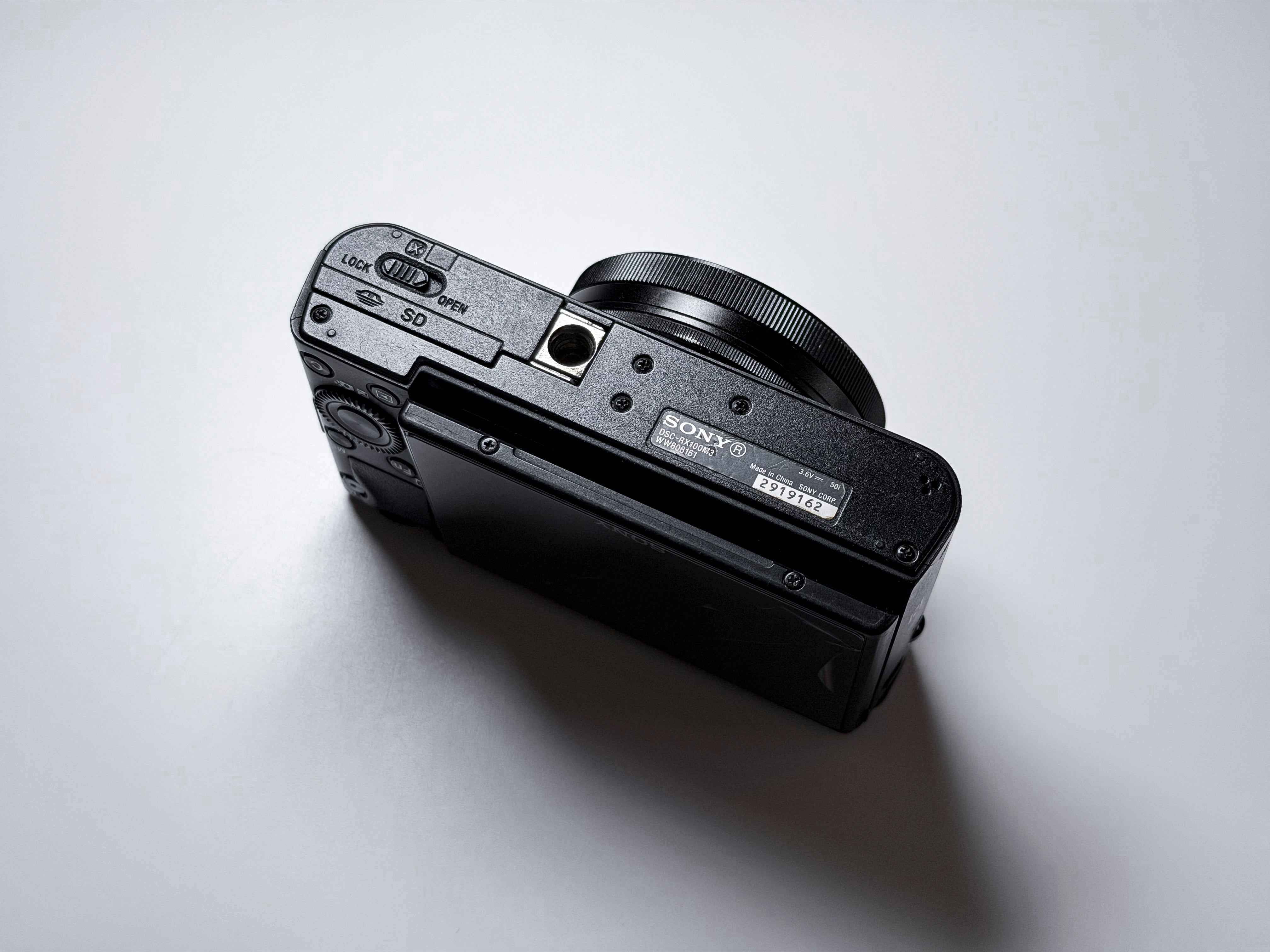 Sony RX100 III Mark 3 Cyber-shot 20,1 Mpx - Perfectly Working, Cracked glass