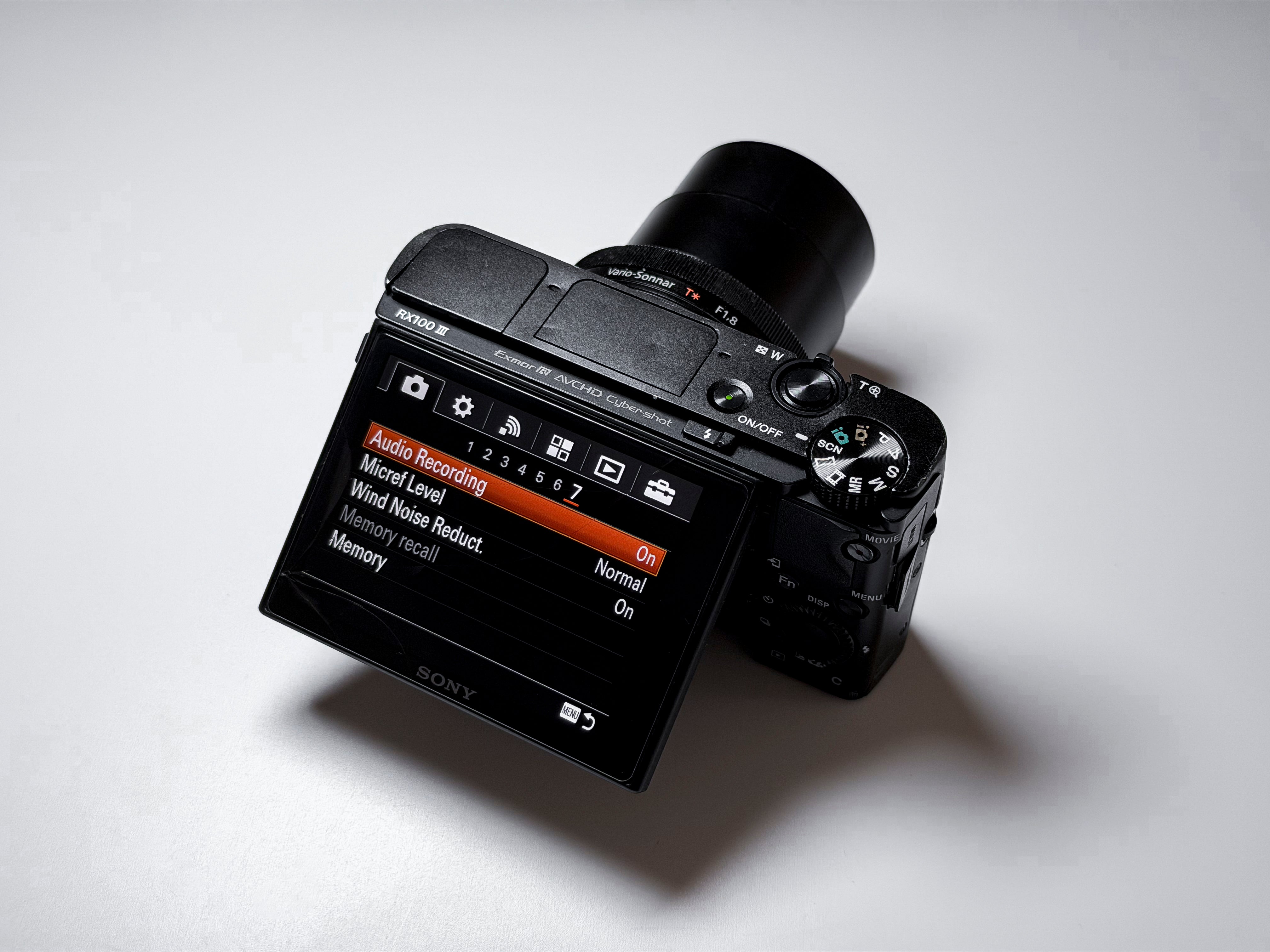 Sony RX100 III Mark 3 Cyber-shot 20,1 Mpx - Perfectly Working, Cracked glass