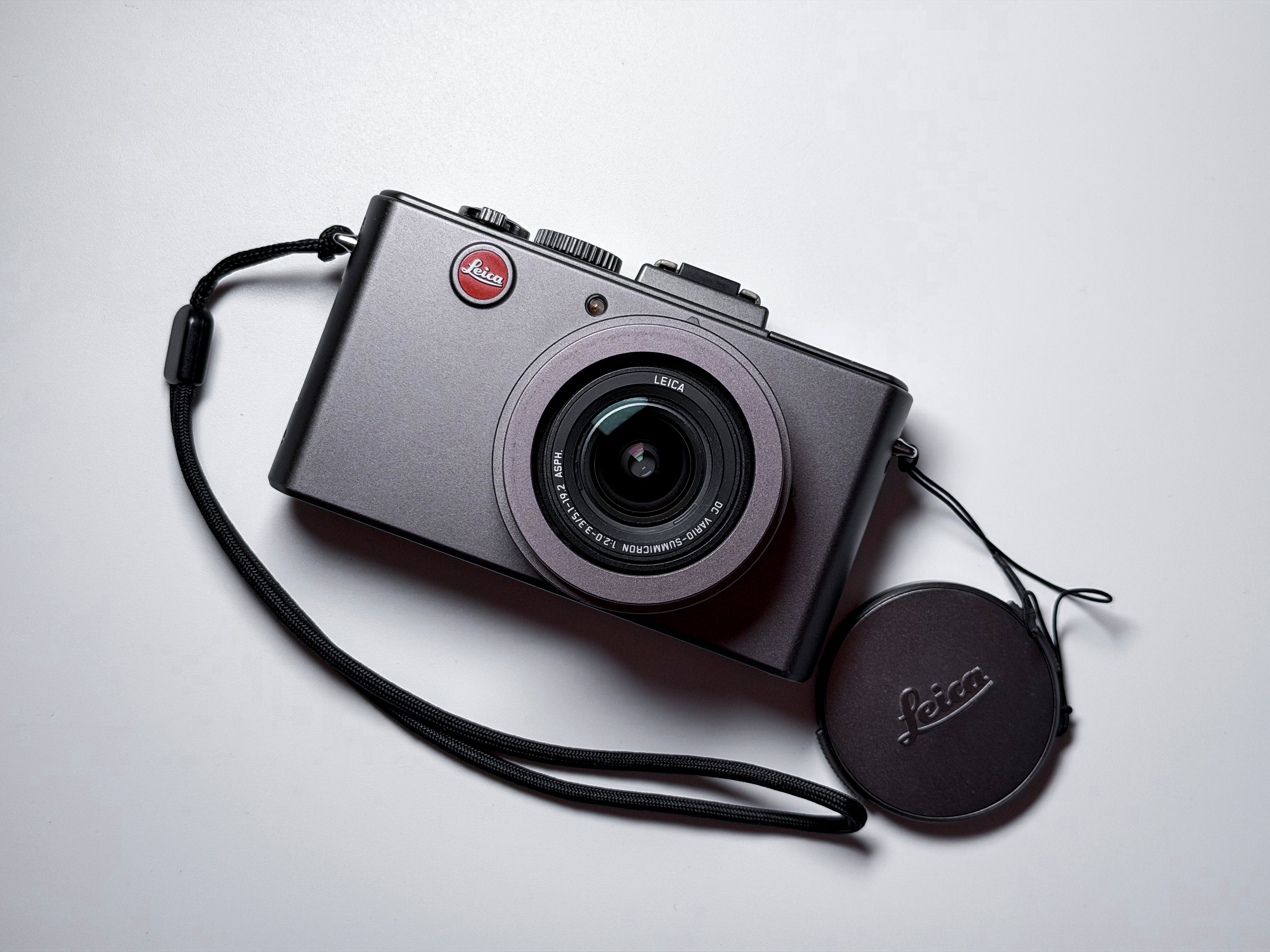 Leica D-Lux 5 Titanium Titan Special Set - Near Mint, 1 Year Warranty