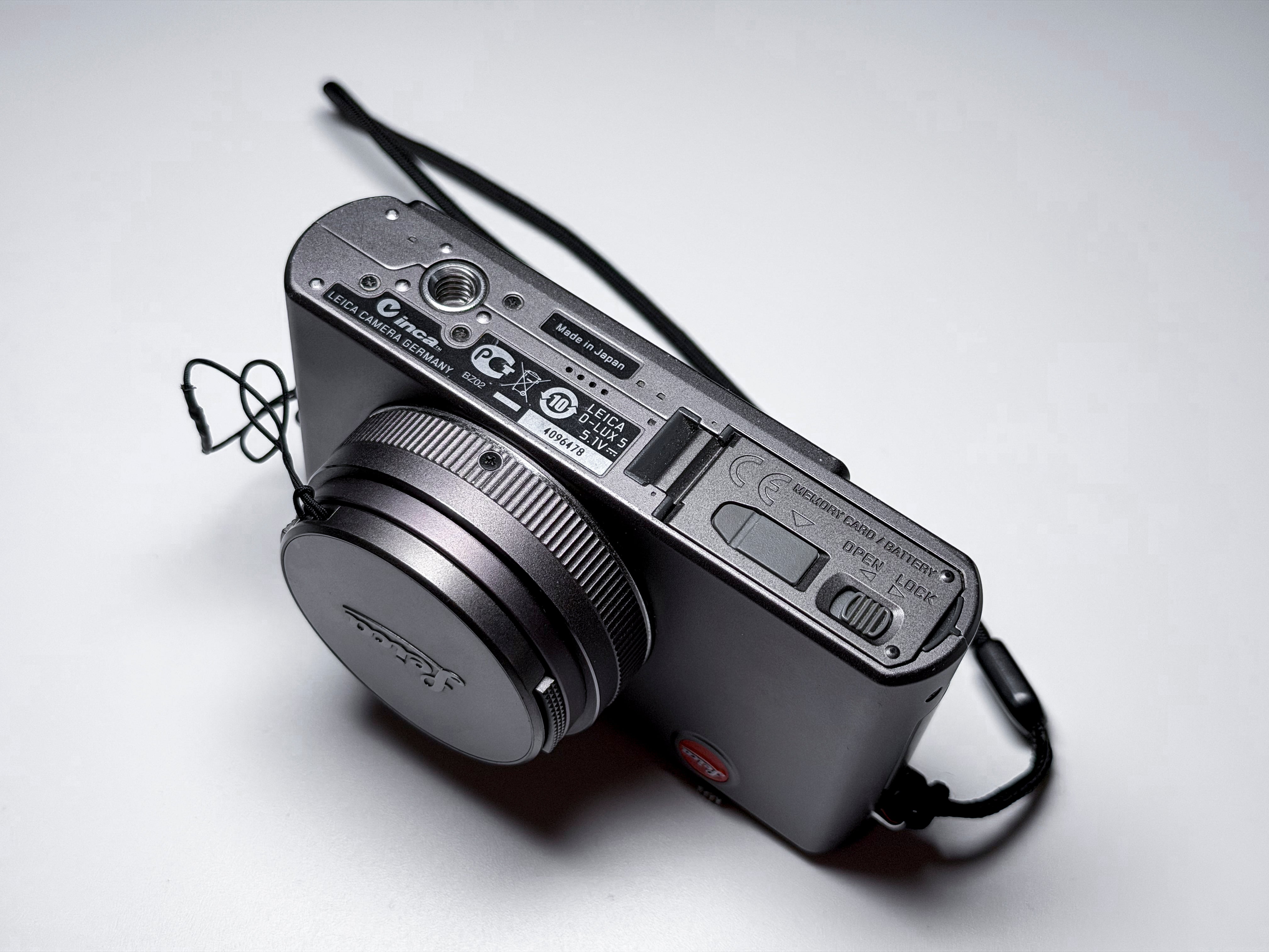 Leica D-Lux 5 Titanium Titan Special Set - Near Mint, 1 Year Warranty