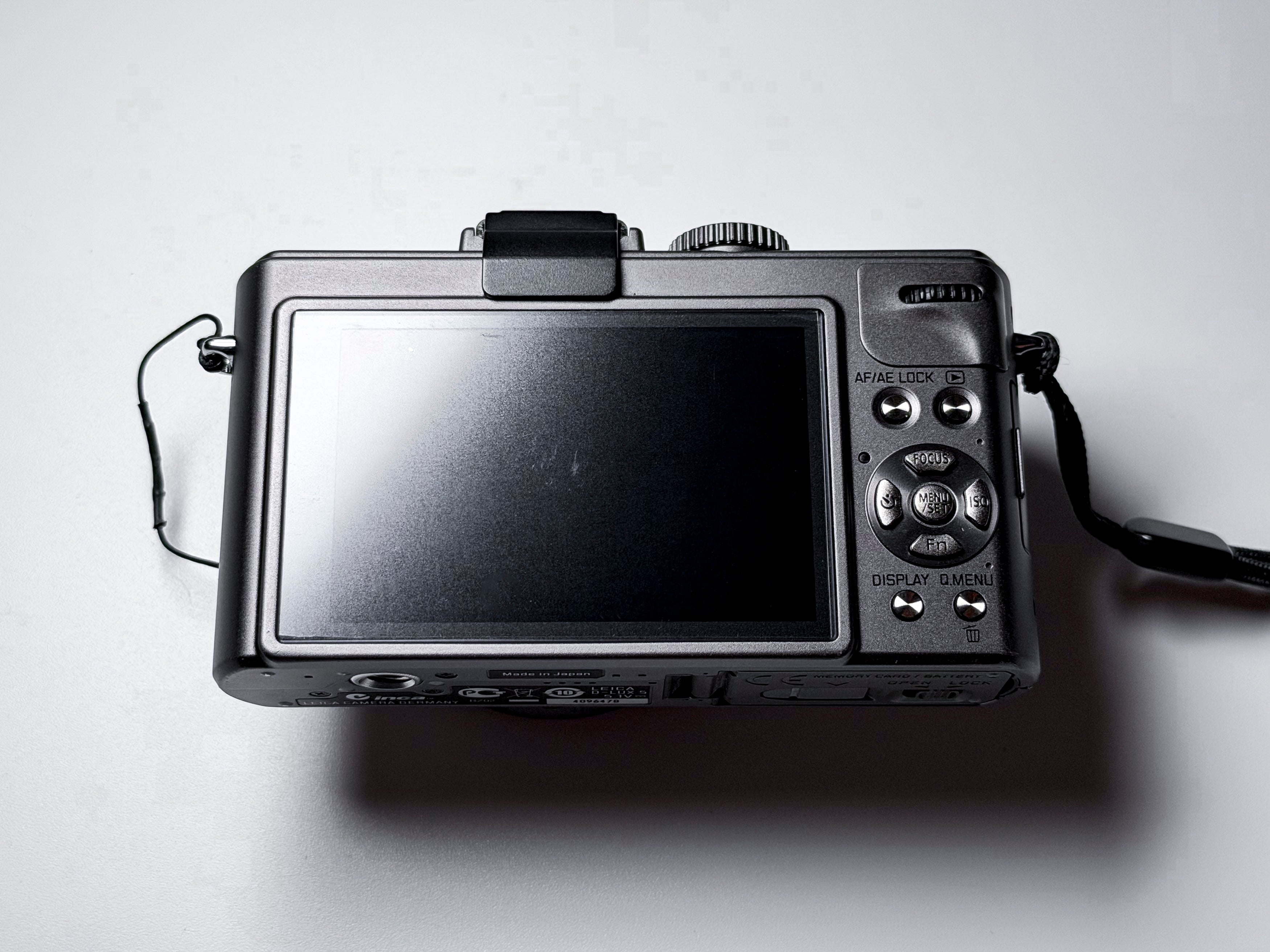 Leica D-Lux 5 Titanium Titan Special Set - Near Mint, 1 Year Warranty