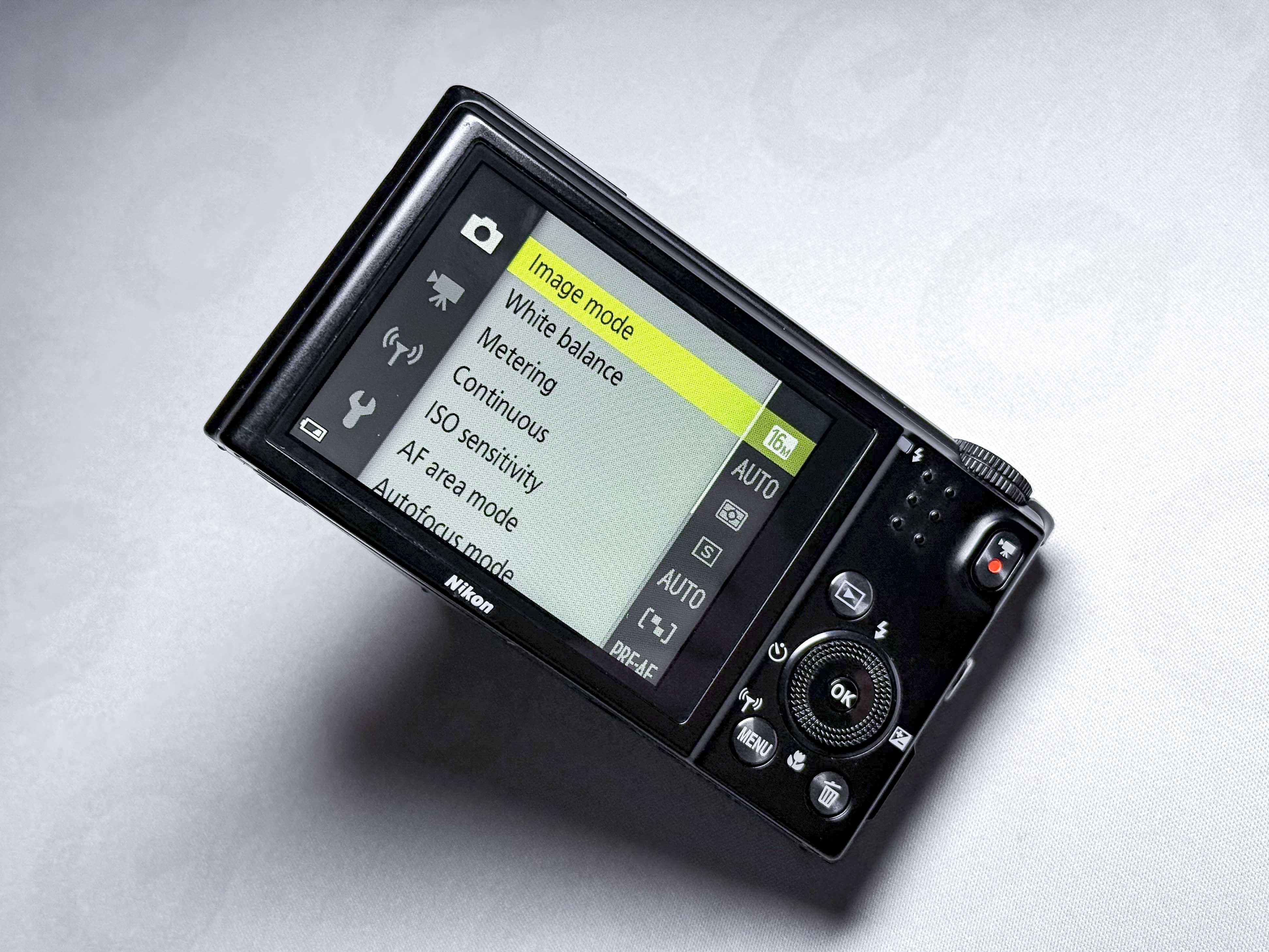 Nikon Coolpix S9600 Compact Camera 22x Zoom - Warranty, Perfectly Working