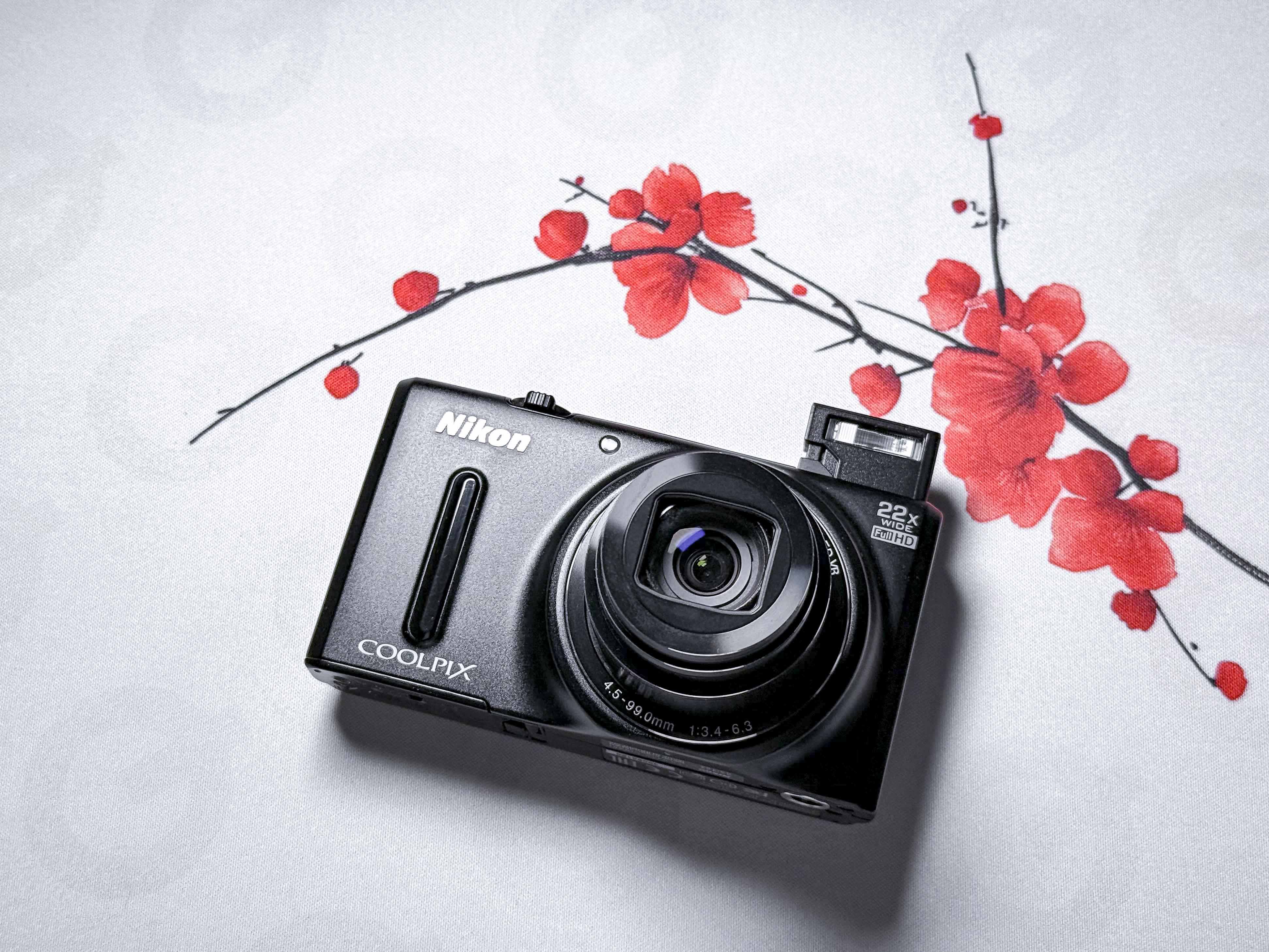 Nikon Coolpix S9600 Compact Camera 22x Zoom - Warranty, Perfectly Working