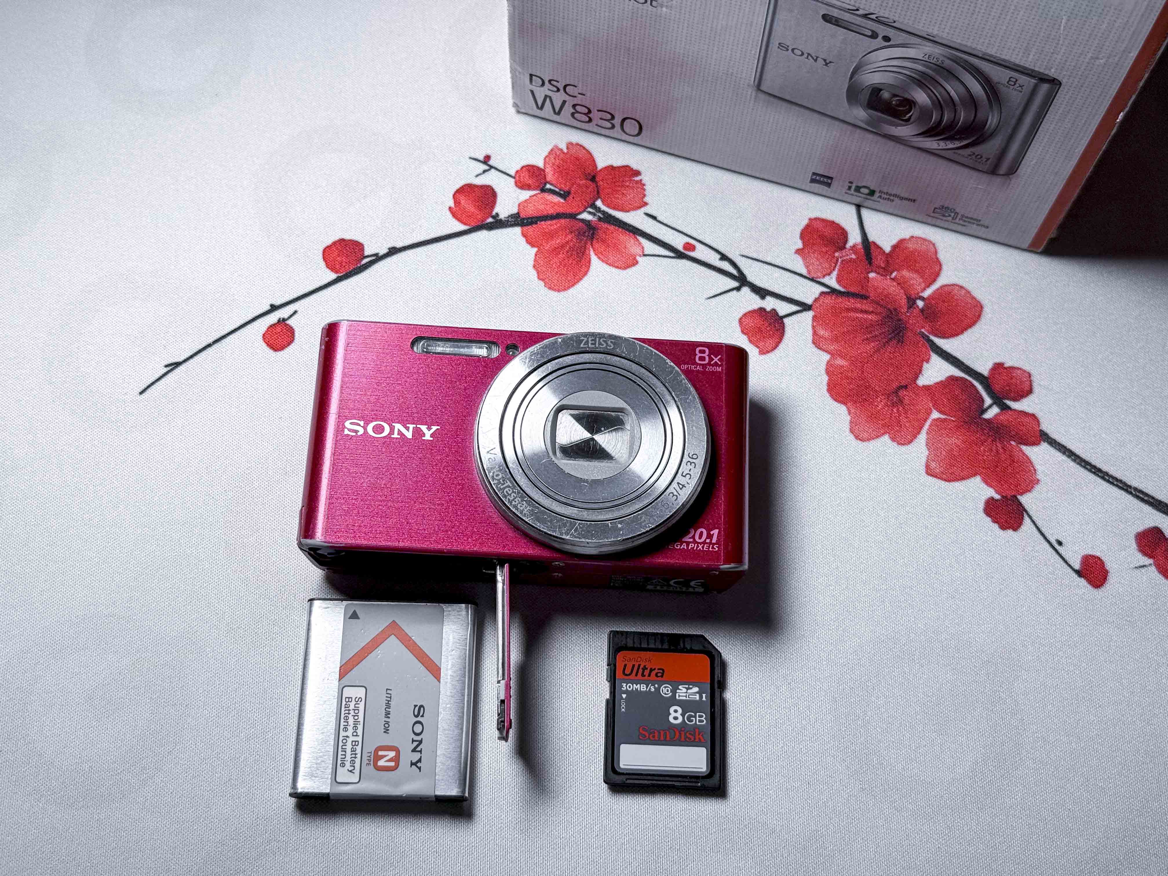 Fotocamera digitale Sony W830 Cyber-shot - Garanzia di 1 anno, perfettamente funzionante
