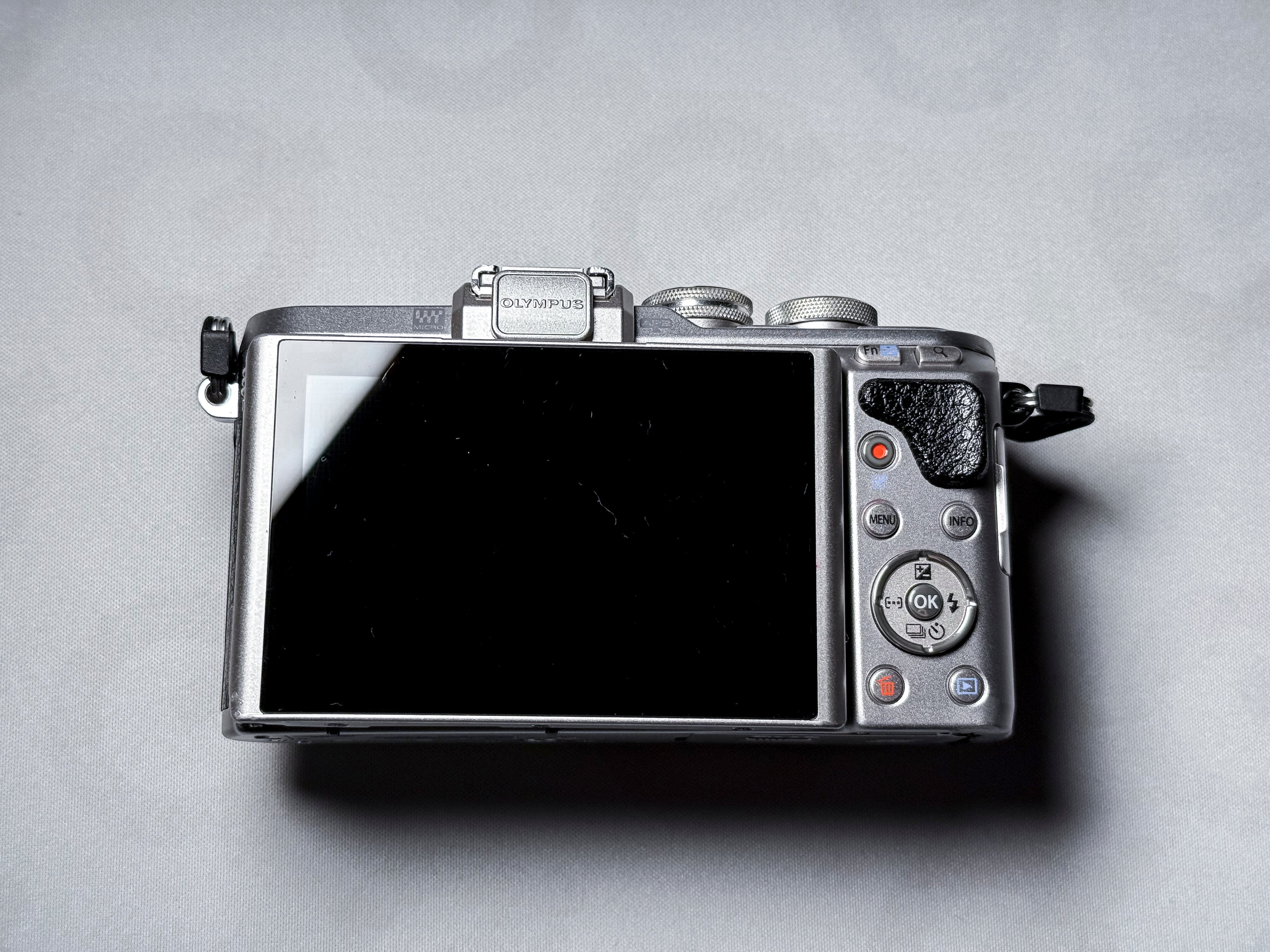 Olympus Pen E-PL8 Mirrorless M43 MFT Camera - 1 Year Warranty, Excellent EPL8
