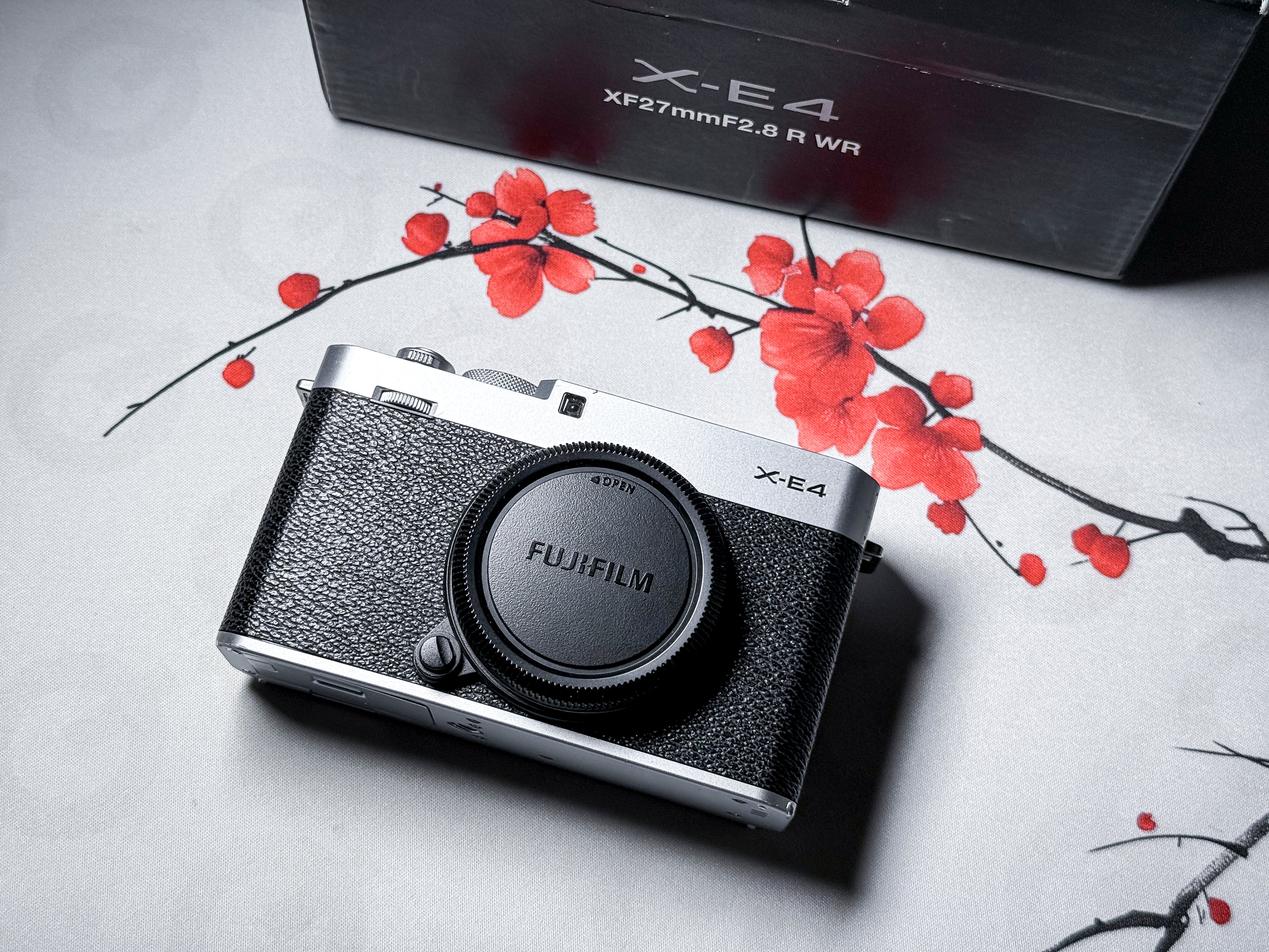 Fujifilm X-E4 Mirrorless 26.1 Mpx X-Trans - Working, Broken Display Glass, Fuji