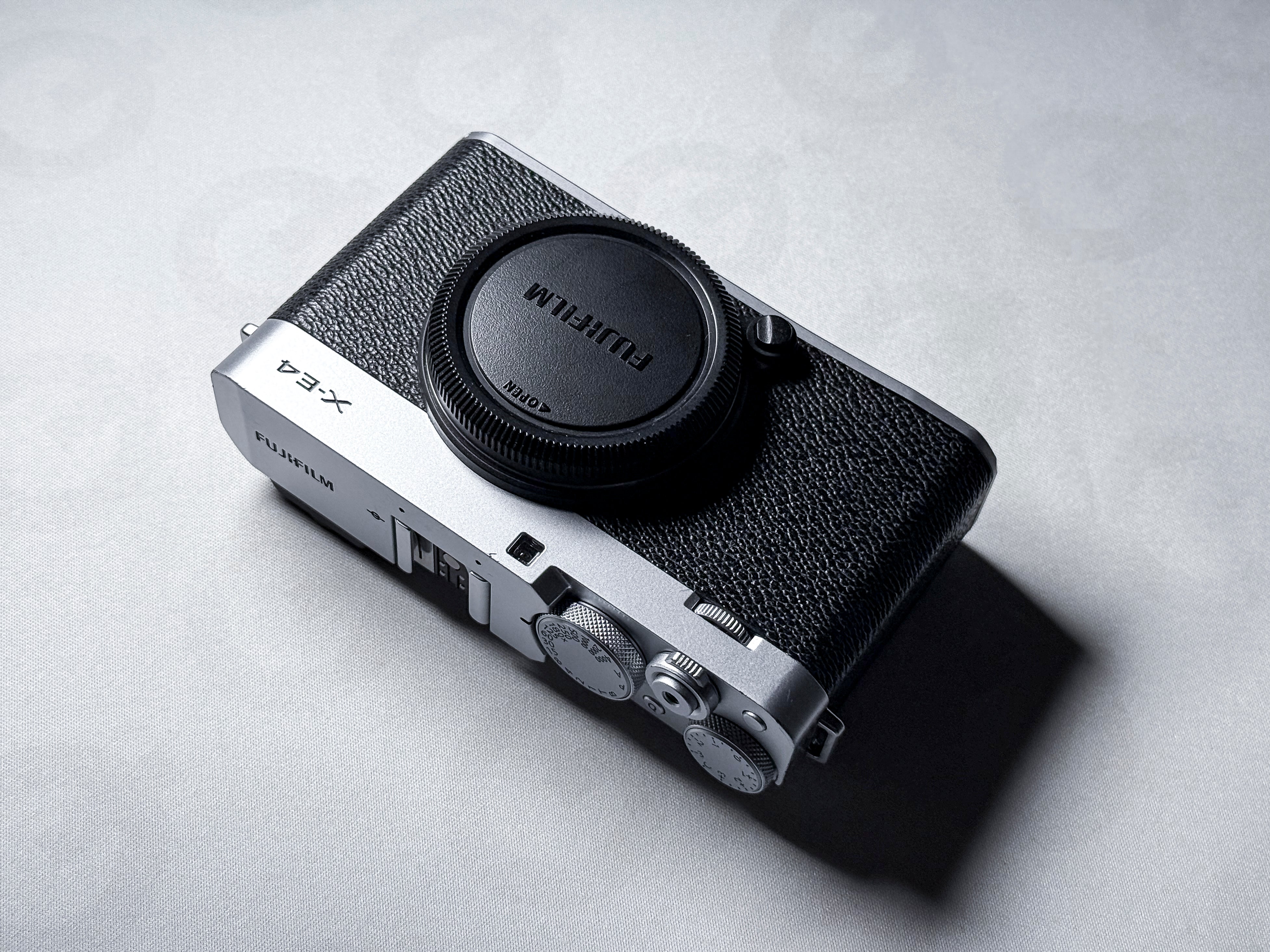 Fujifilm X-E4 Mirrorless 26.1 Mpx X-Trans - Working, Broken Display Glass, Fuji