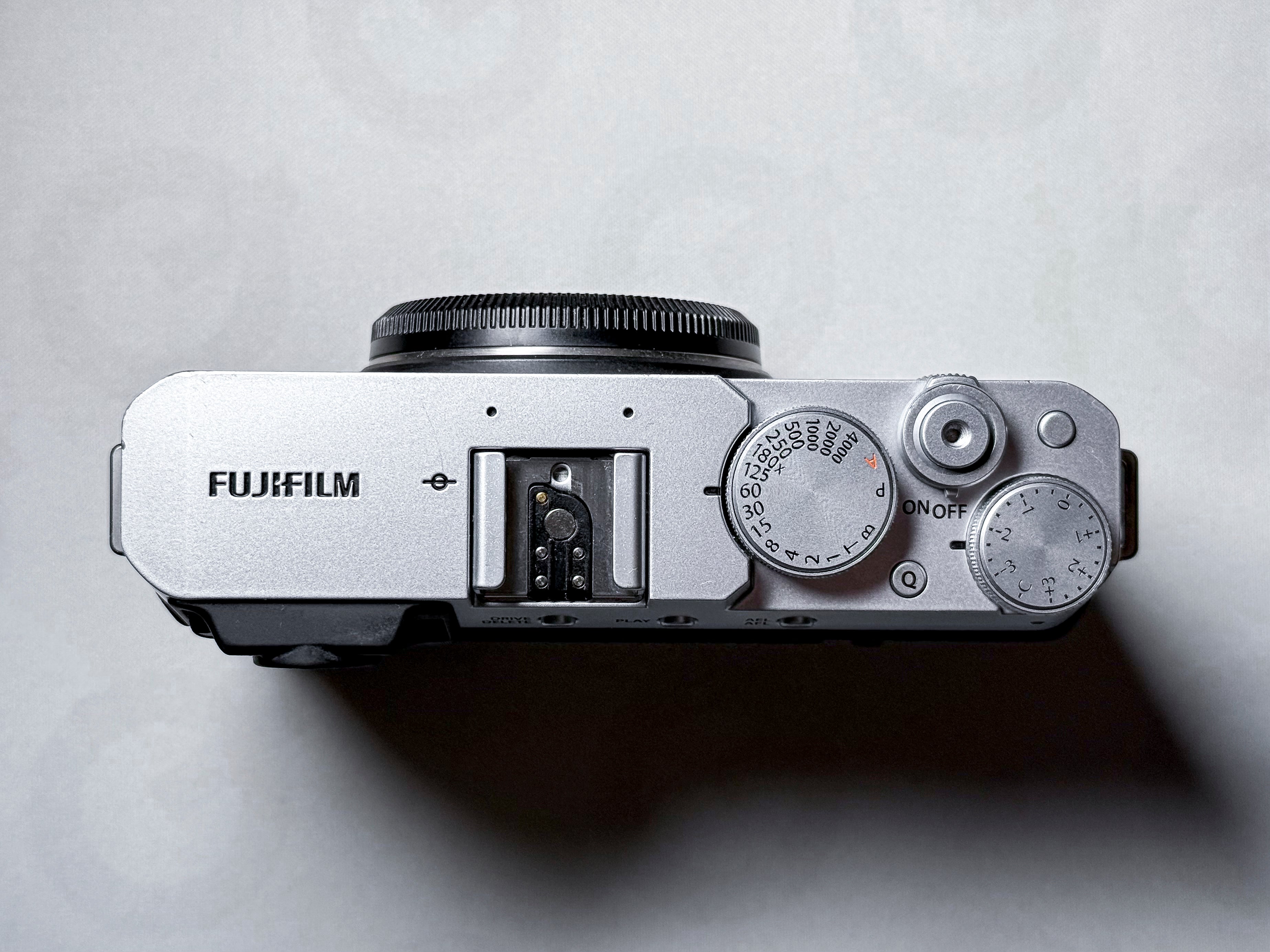 Fujifilm X-E4 Mirrorless 26.1 Mpx X-Trans - Working, Broken Display Glass, Fuji