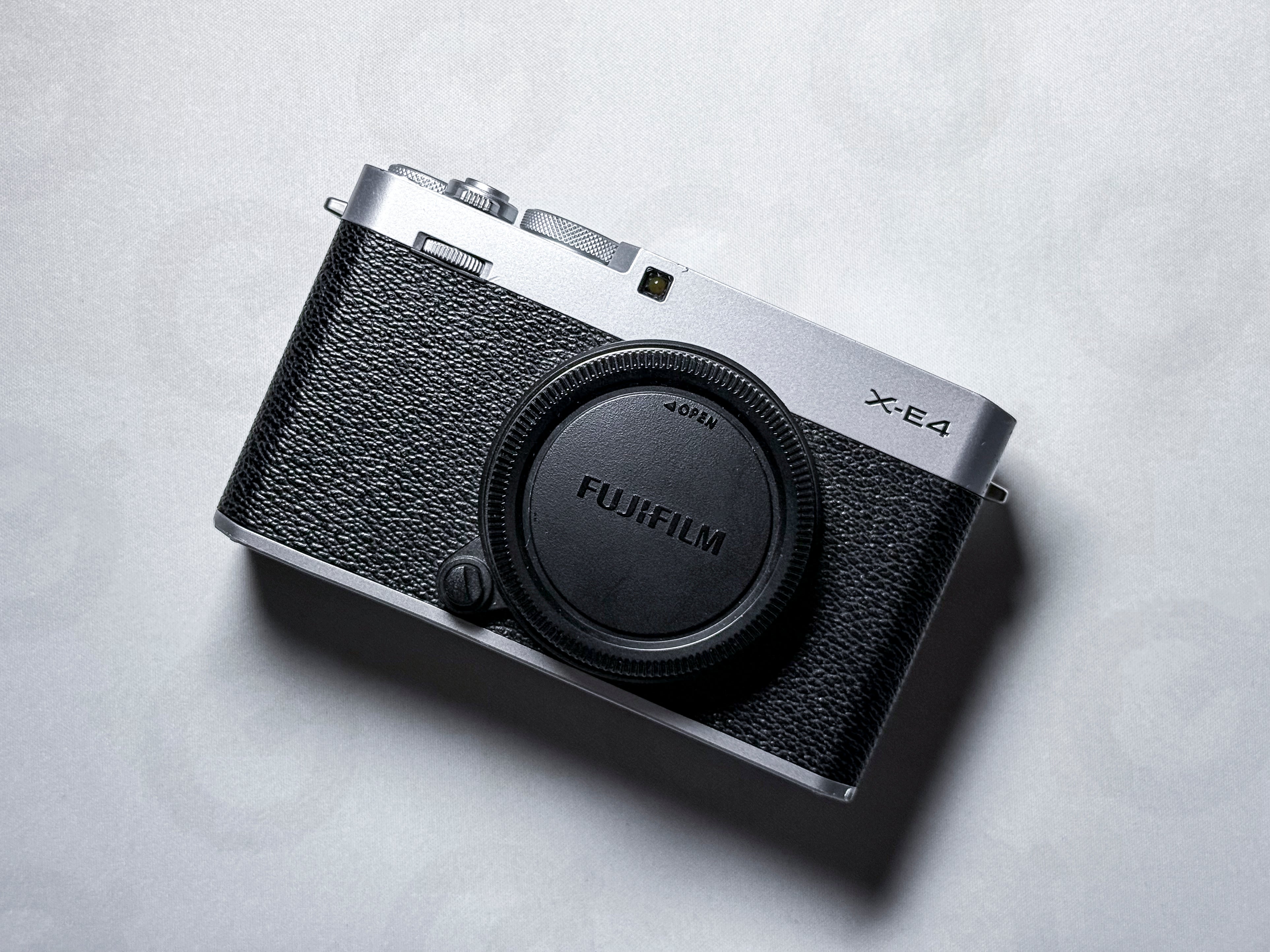 Fujifilm X-E4 Mirrorless 26.1 Mpx X-Trans - Working, Broken Display Glass, Fuji
