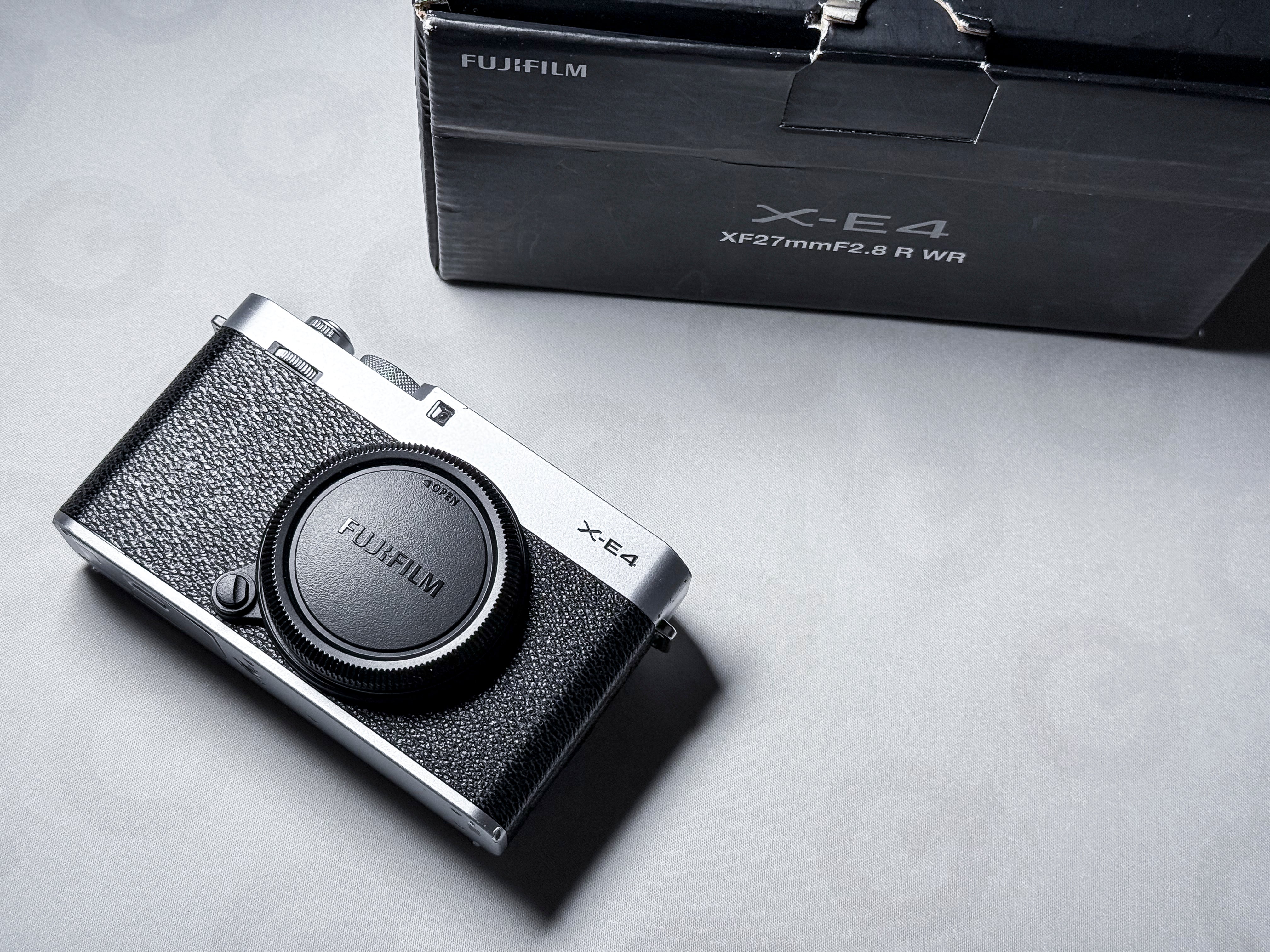 Fujifilm X-E4 Mirrorless 26.1 Mpx X-Trans - Working, Broken Display Glass, Fuji