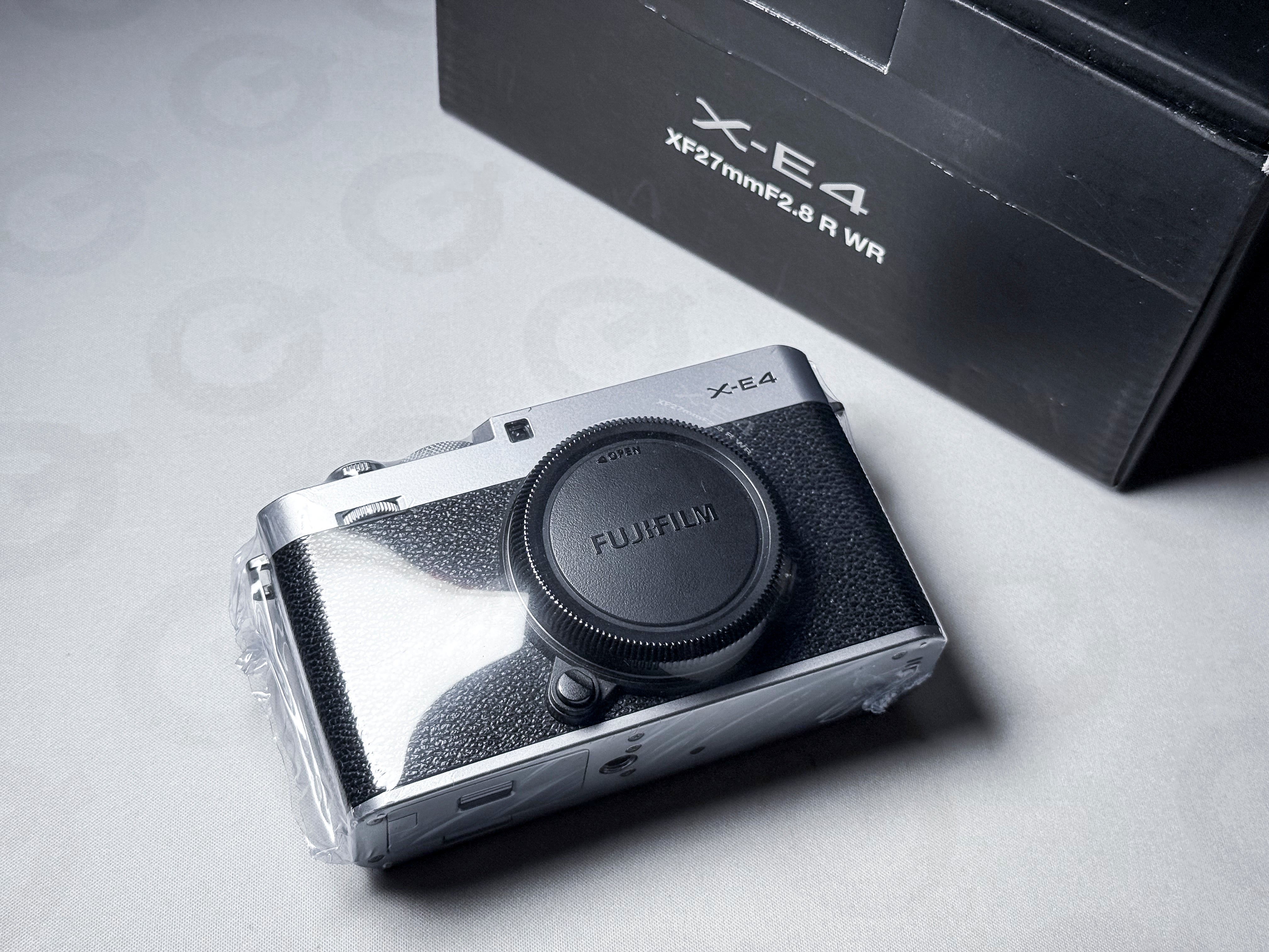 Fujifilm X-E4 Mirrorless 26.1 Mpx X-Trans - Working, Broken Display Glass, Fuji