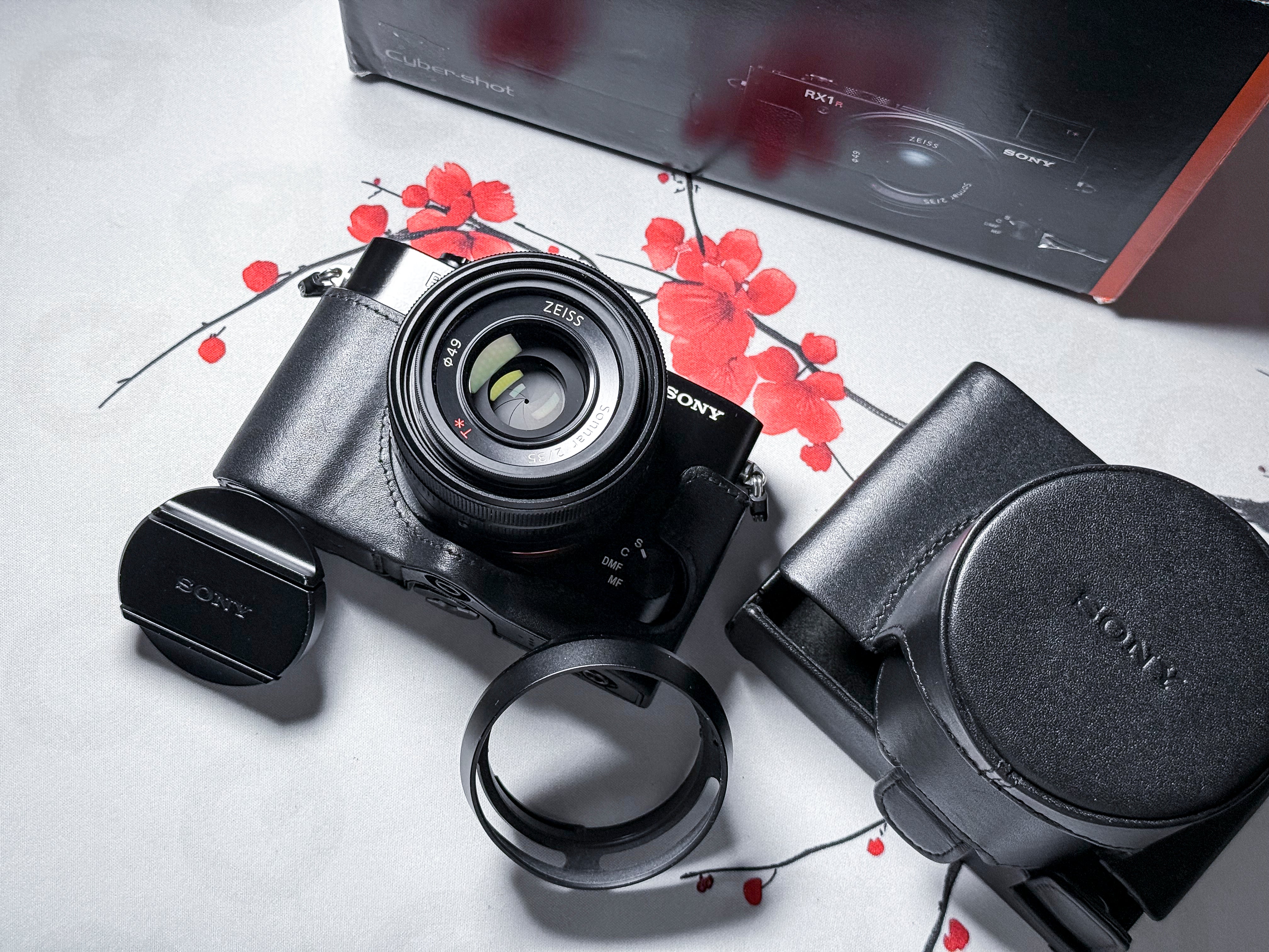 Sony RX1r II Full Frame Compact Camera Zeiss Lens - Excellent, Perfectly Working
