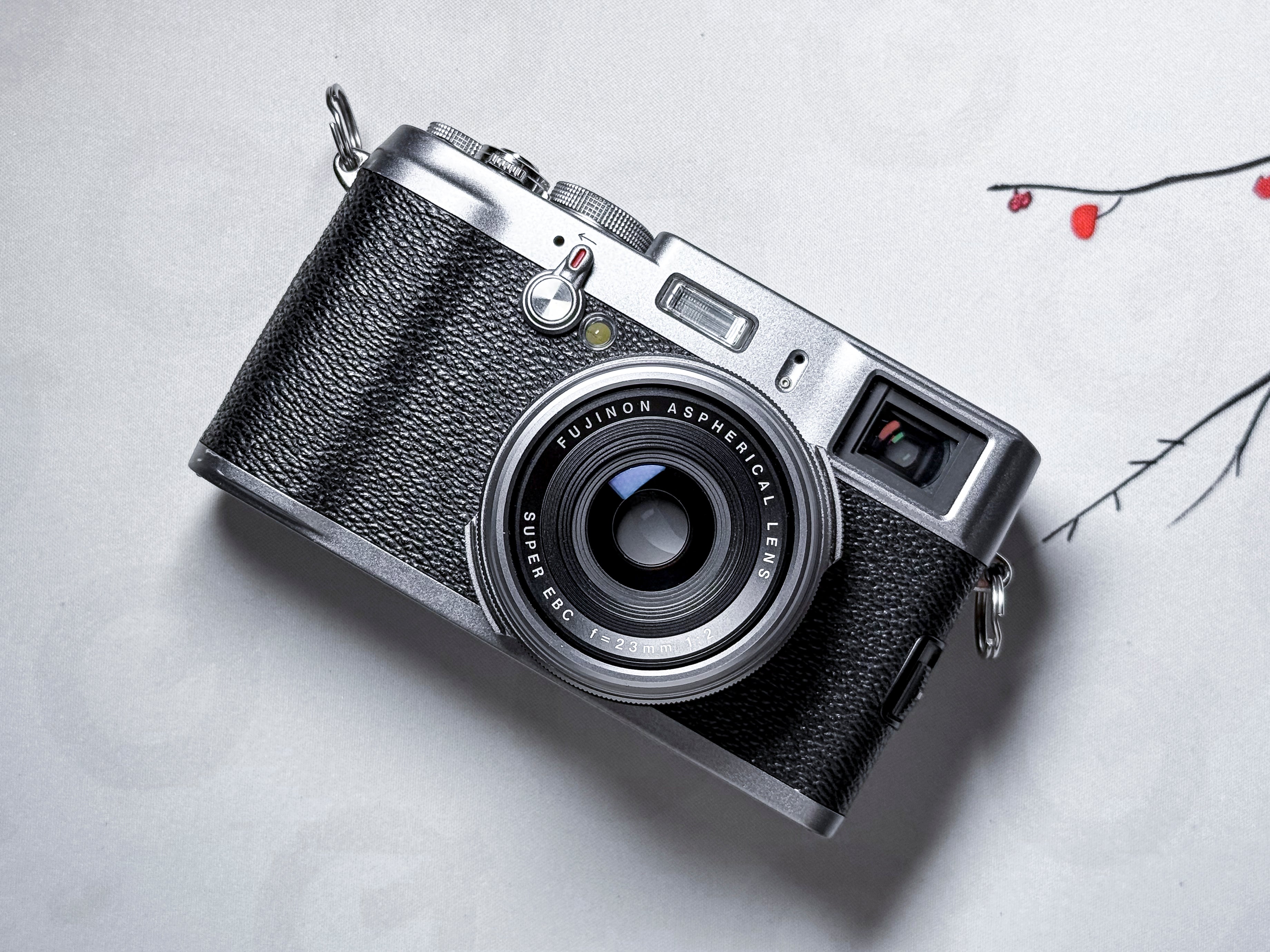 Fujifilm X100 APS-C 23mm f/2.0 Compact Camera - 1 Year Warranty Excellent Fuji