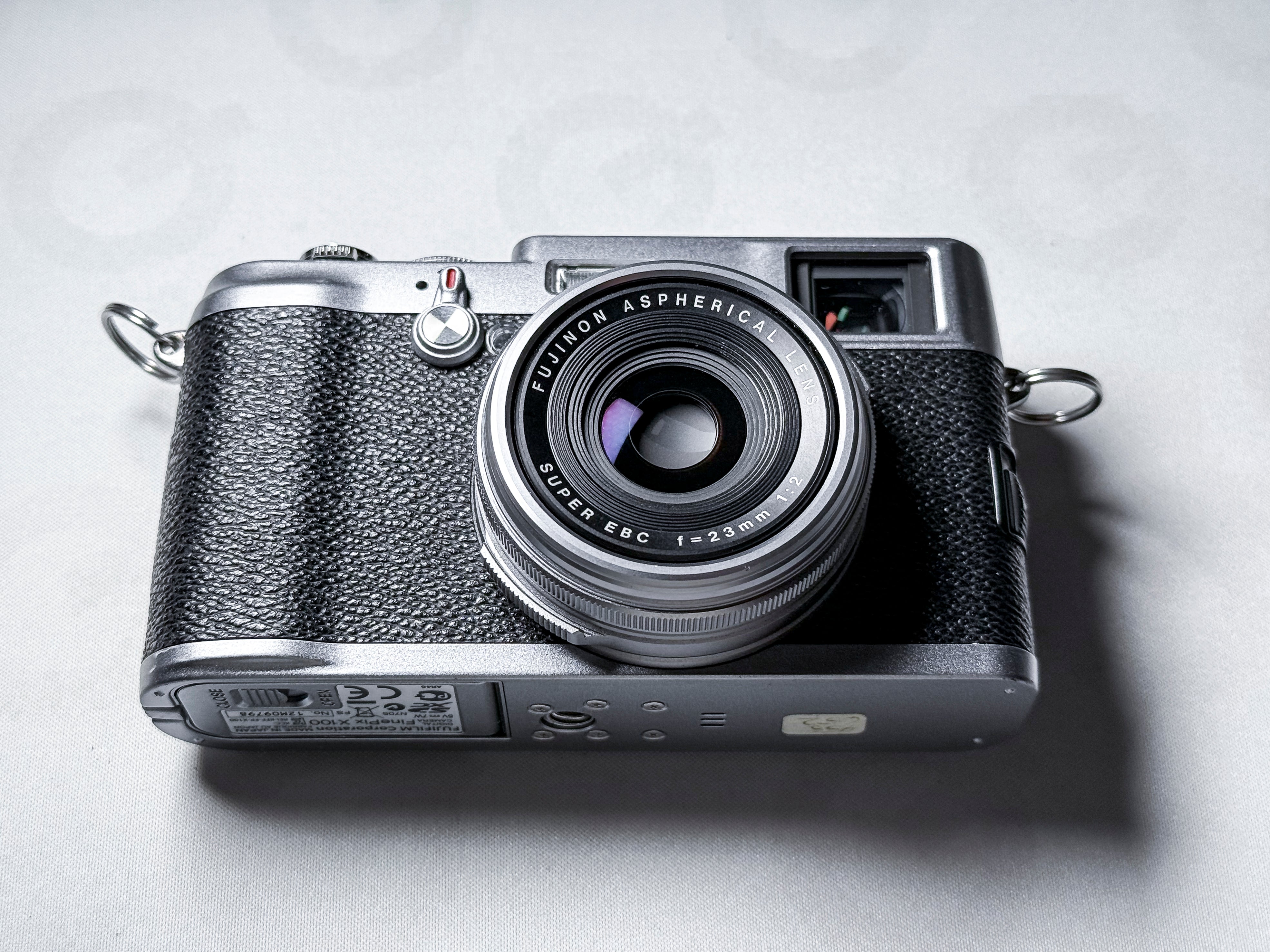 Fujifilm X100 APS-C 23mm f/2.0 Compact Camera - 1 Year Warranty Excellent Fuji