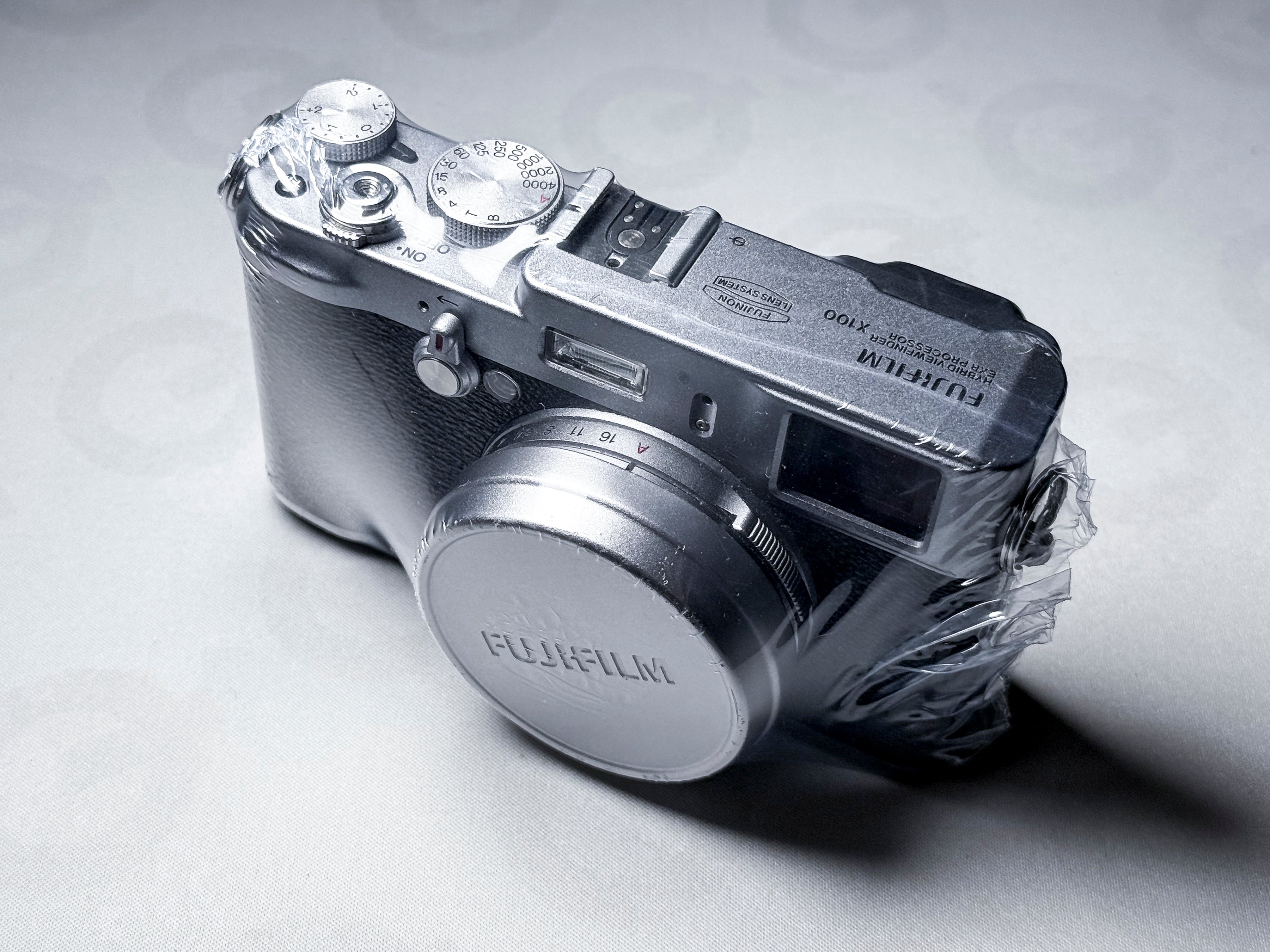 Fujifilm X100 APS-C 23mm f/2.0 Compact Camera - 1 Year Warranty Excellent Fuji