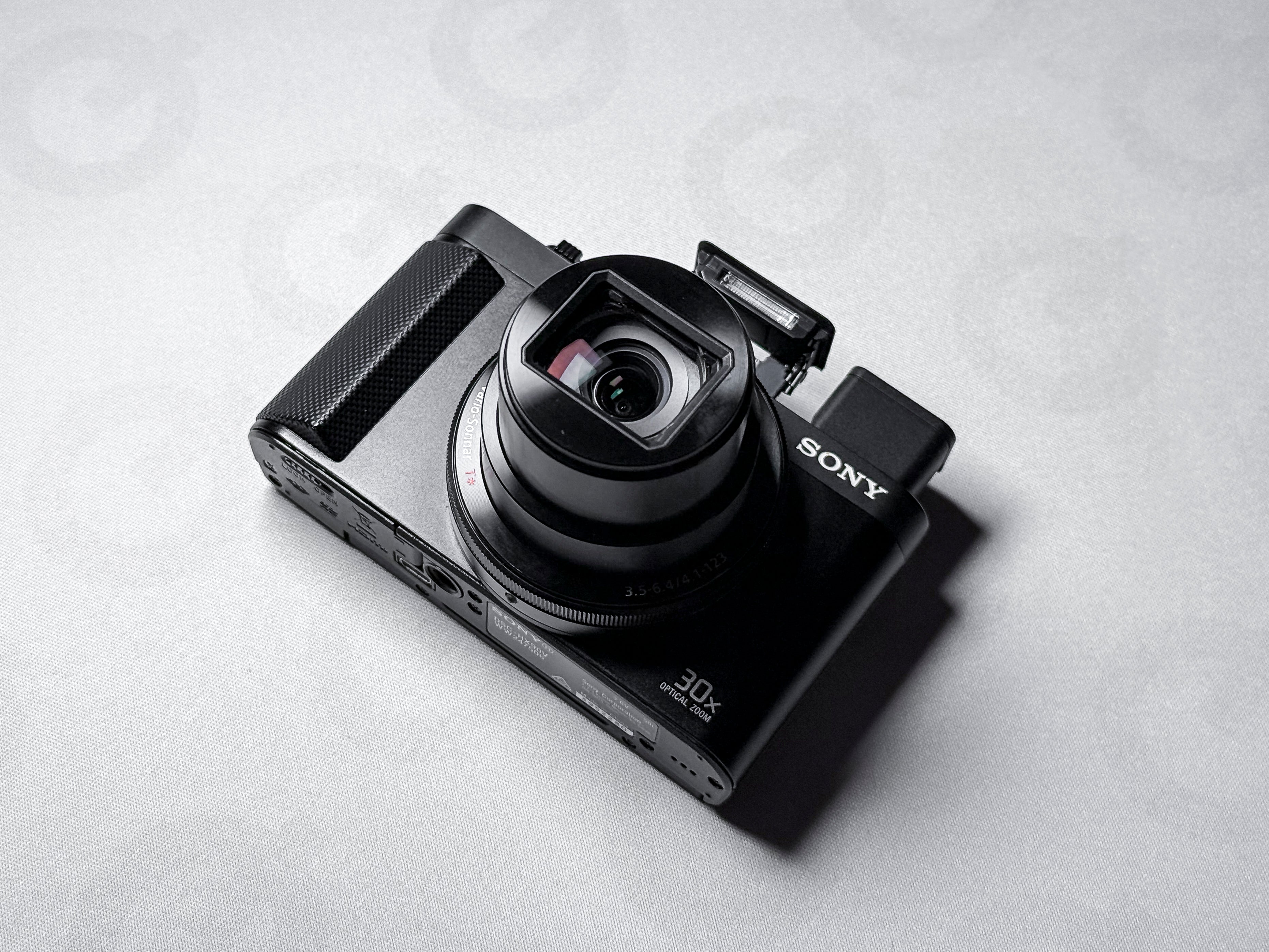 Sony Cyber-shot HX90V 18.2 Mpx 30x - 1 Year Warranty, Excellent HX-90V