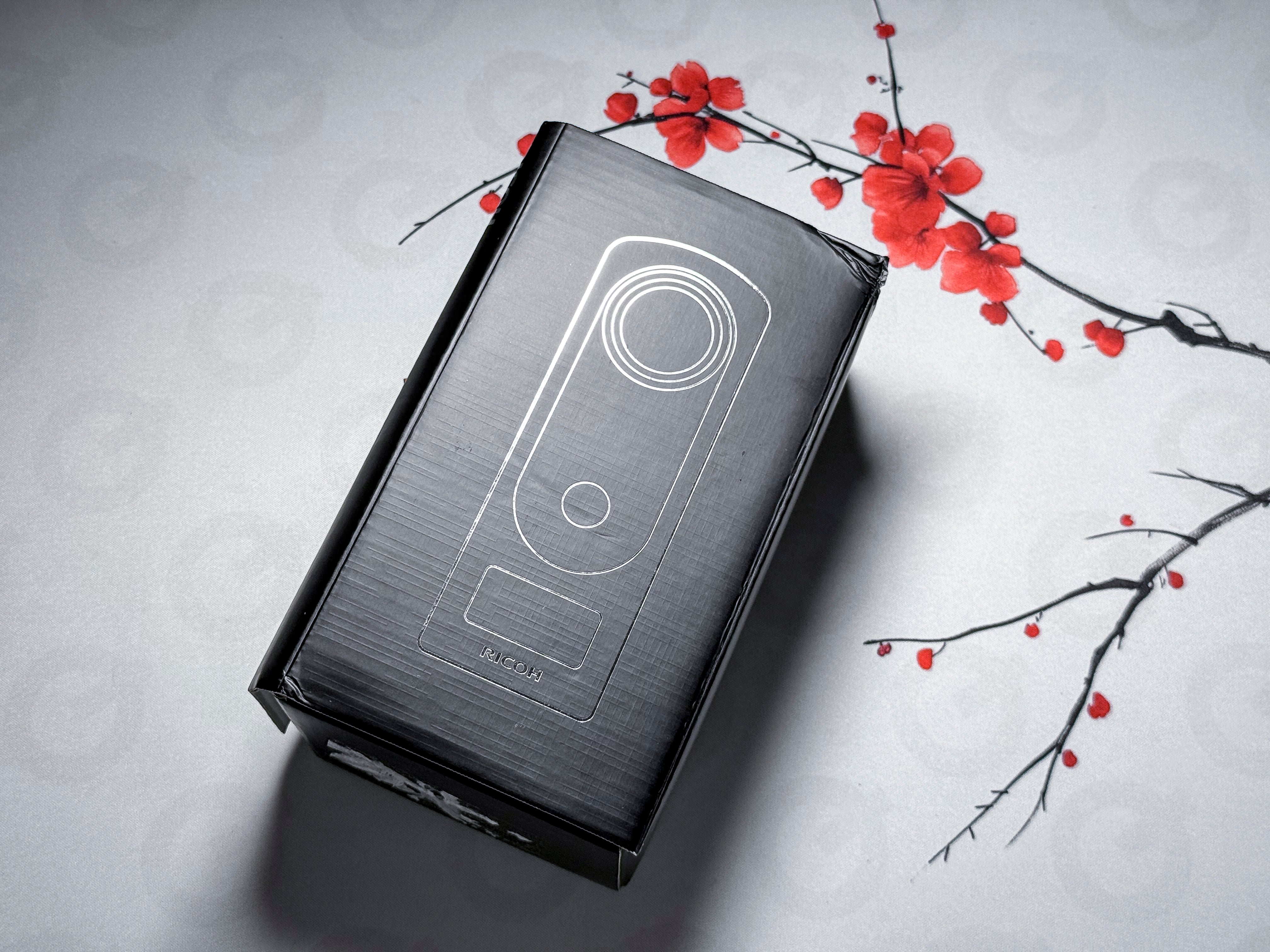 Fotocamera Ricoh Theta Z1 360 con sensore da 1 pollice - 1 anno di garanzia, quasi perfetta