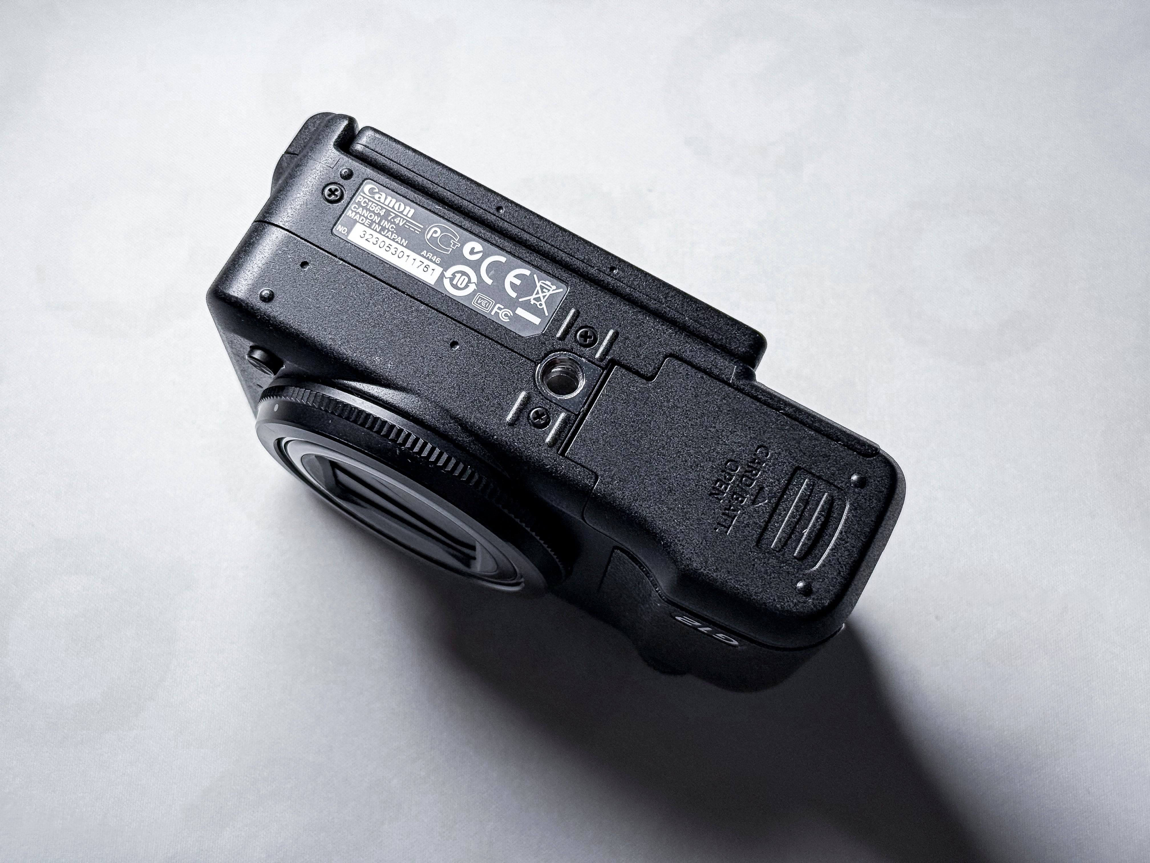 Canon Powershot G12 CCD Compact Camera - 1 Year Warranty, Mint with Case